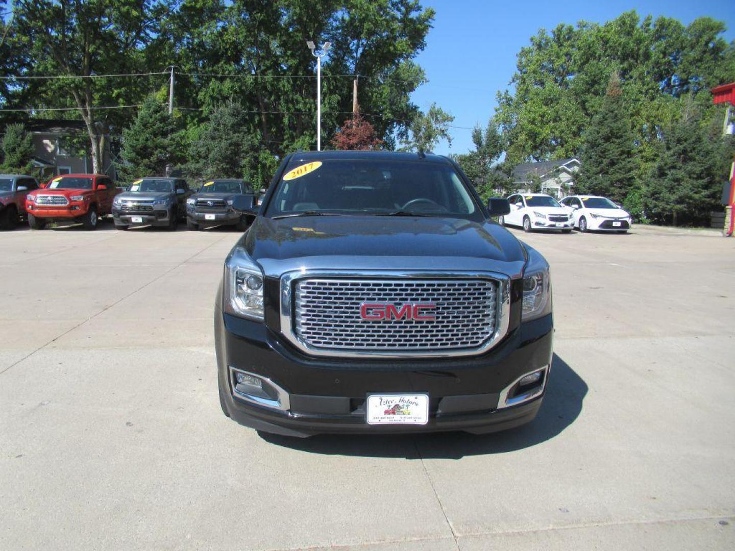 2017 BLACK GMC YUKON DENALI (1GKS2CKJ4HR) with an 6.2L engine, Automatic transmission, located at 908 SE 14th Street, Des Moines, IA, 50317, (515) 281-0330, 41.580303, -93.597046 - Photo#1