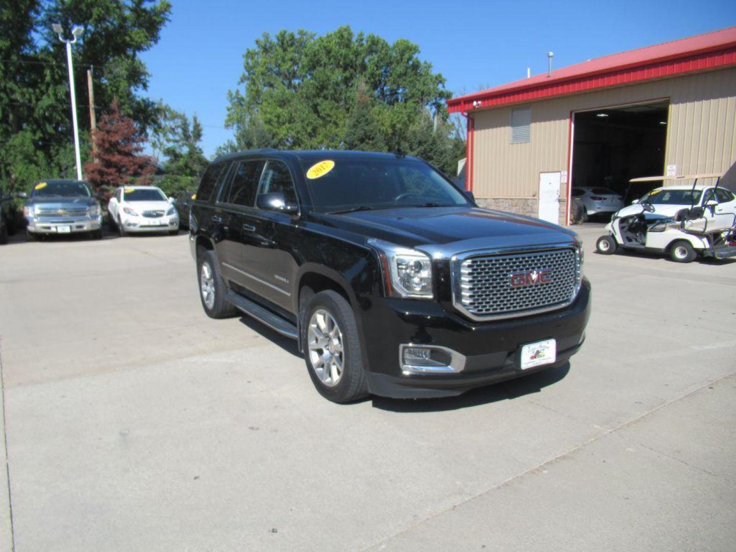 2017 BLACK GMC YUKON DENALI (1GKS2CKJ4HR) with an 6.2L engine, Automatic transmission, located at 908 SE 14th Street, Des Moines, IA, 50317, (515) 281-0330, 41.580303, -93.597046 - Photo#2