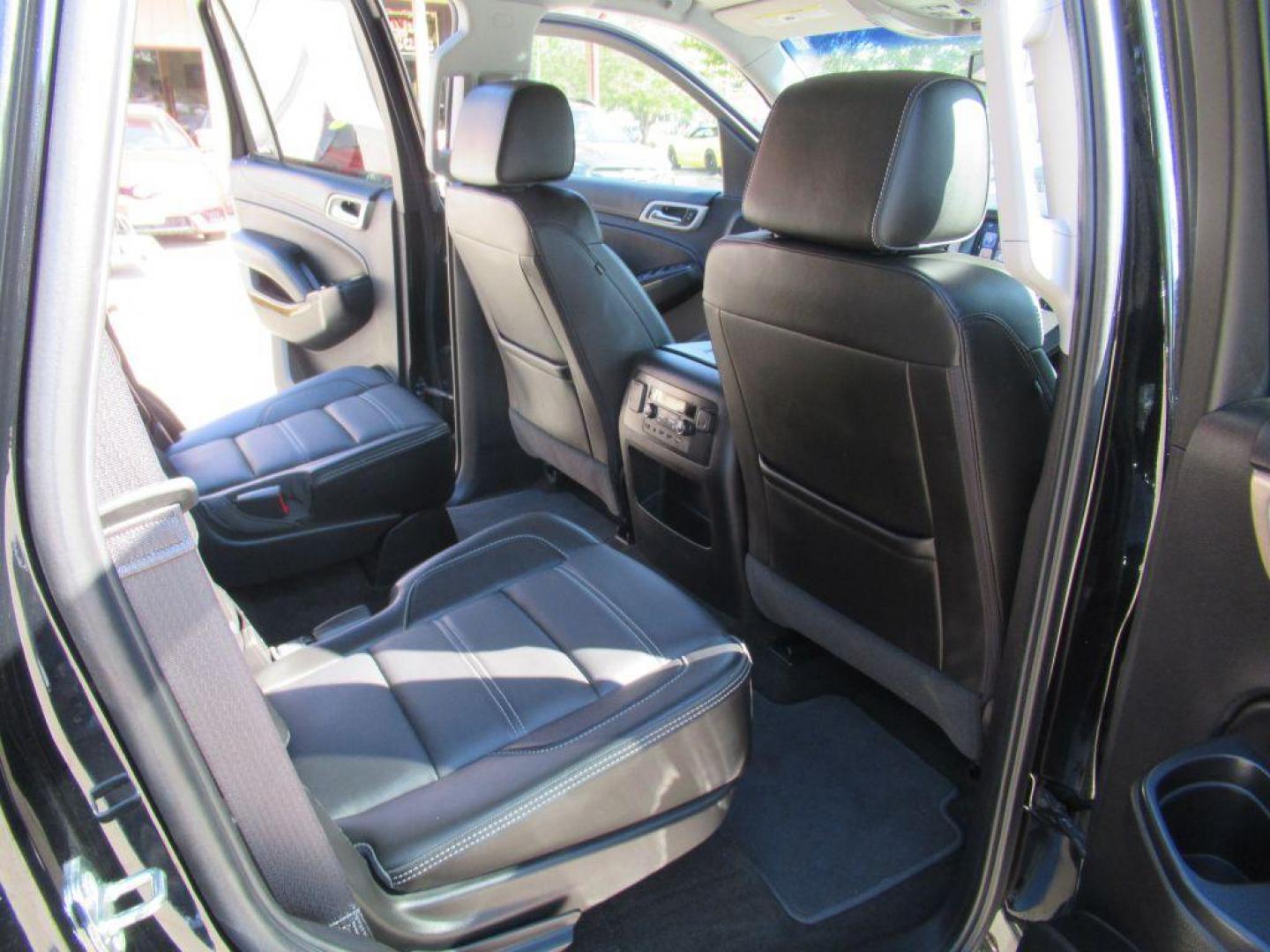 2017 BLACK GMC YUKON DENALI (1GKS2CKJ4HR) with an 6.2L engine, Automatic transmission, located at 908 SE 14th Street, Des Moines, IA, 50317, (515) 281-0330, 41.580303, -93.597046 - Photo#14