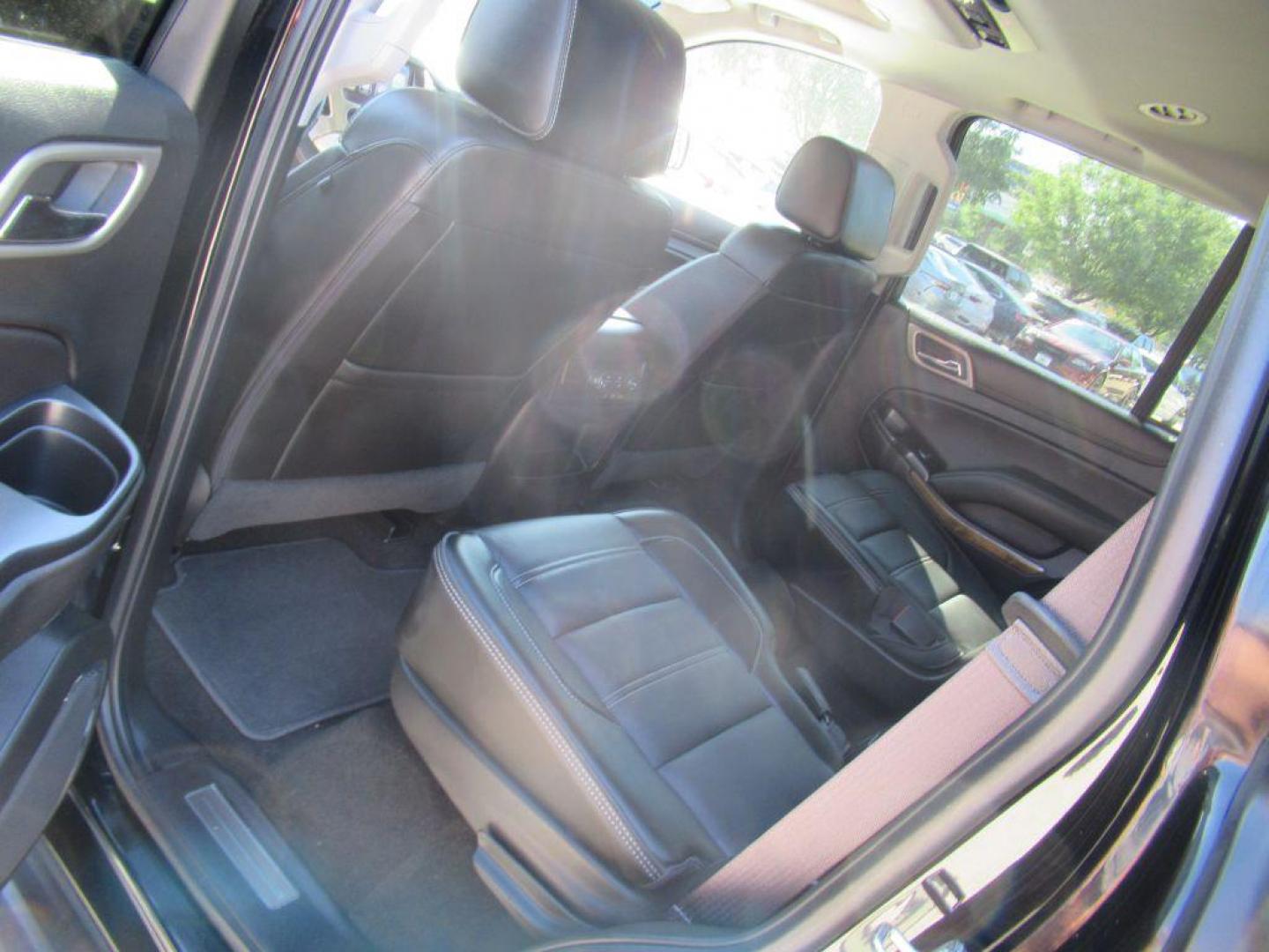 2017 BLACK GMC YUKON DENALI (1GKS2CKJ4HR) with an 6.2L engine, Automatic transmission, located at 908 SE 14th Street, Des Moines, IA, 50317, (515) 281-0330, 41.580303, -93.597046 - Photo#16