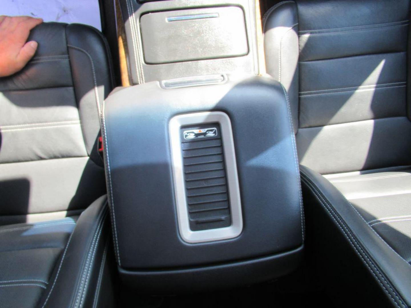 2017 BLACK GMC YUKON DENALI (1GKS2CKJ4HR) with an 6.2L engine, Automatic transmission, located at 908 SE 14th Street, Des Moines, IA, 50317, (515) 281-0330, 41.580303, -93.597046 - Photo#20