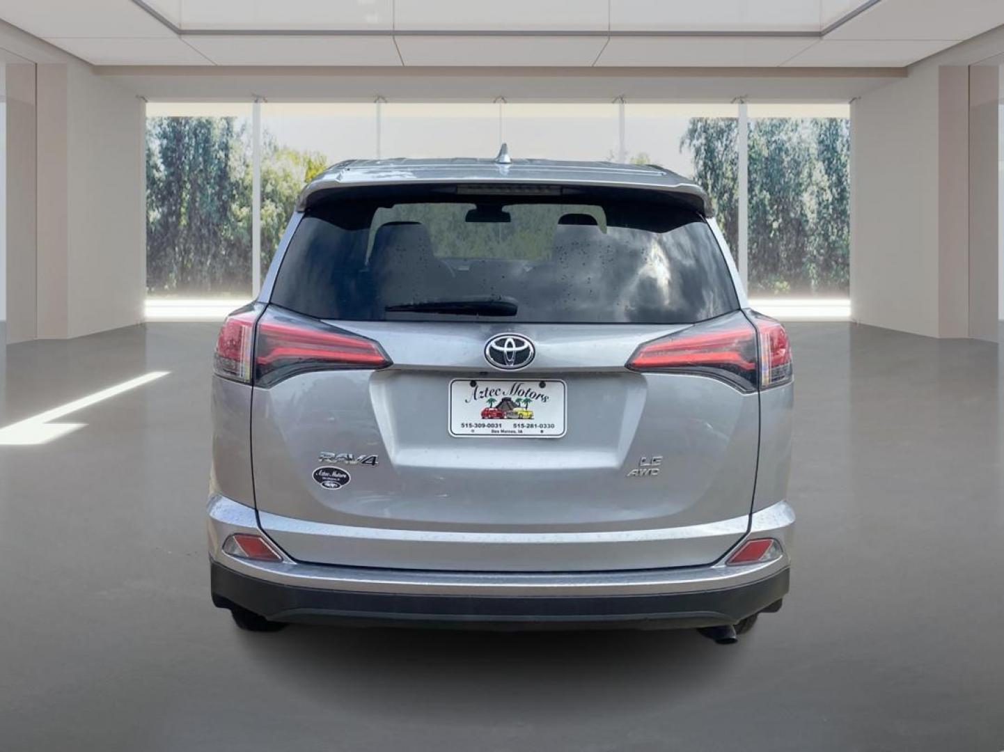2017 SILVER TOYOTA RAV4 LE (2T3BFREV5HW) with an 2.5L engine, Automatic transmission, located at 908 SE 14th Street, Des Moines, IA, 50317, (515) 281-0330, 41.580303, -93.597046 - Photo#3