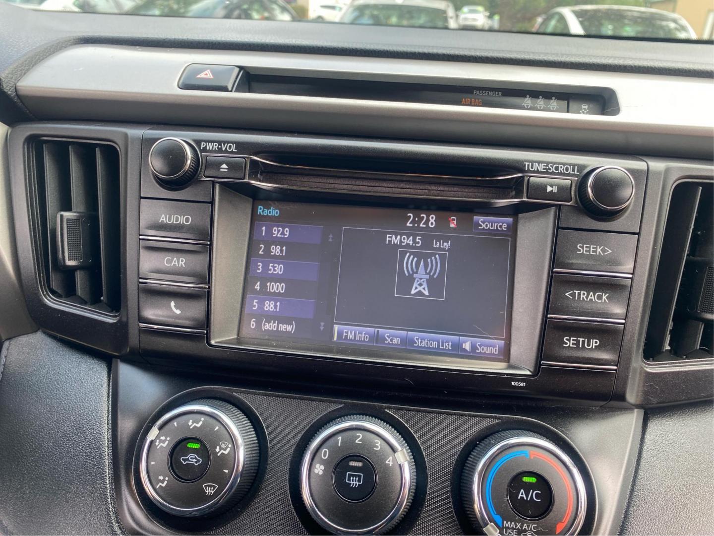 2017 SILVER TOYOTA RAV4 LE (2T3BFREV5HW) with an 2.5L engine, Automatic transmission, located at 908 SE 14th Street, Des Moines, IA, 50317, (515) 281-0330, 41.580303, -93.597046 - Photo#13