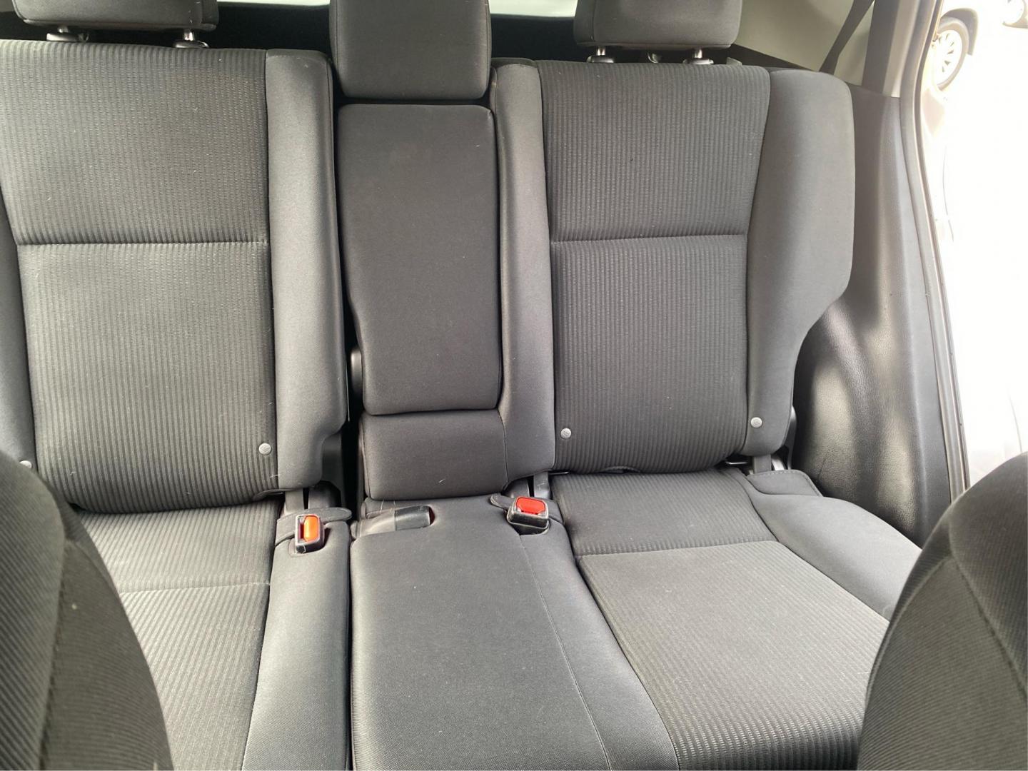 2017 SILVER TOYOTA RAV4 LE (2T3BFREV5HW) with an 2.5L engine, Automatic transmission, located at 908 SE 14th Street, Des Moines, IA, 50317, (515) 281-0330, 41.580303, -93.597046 - Photo#14