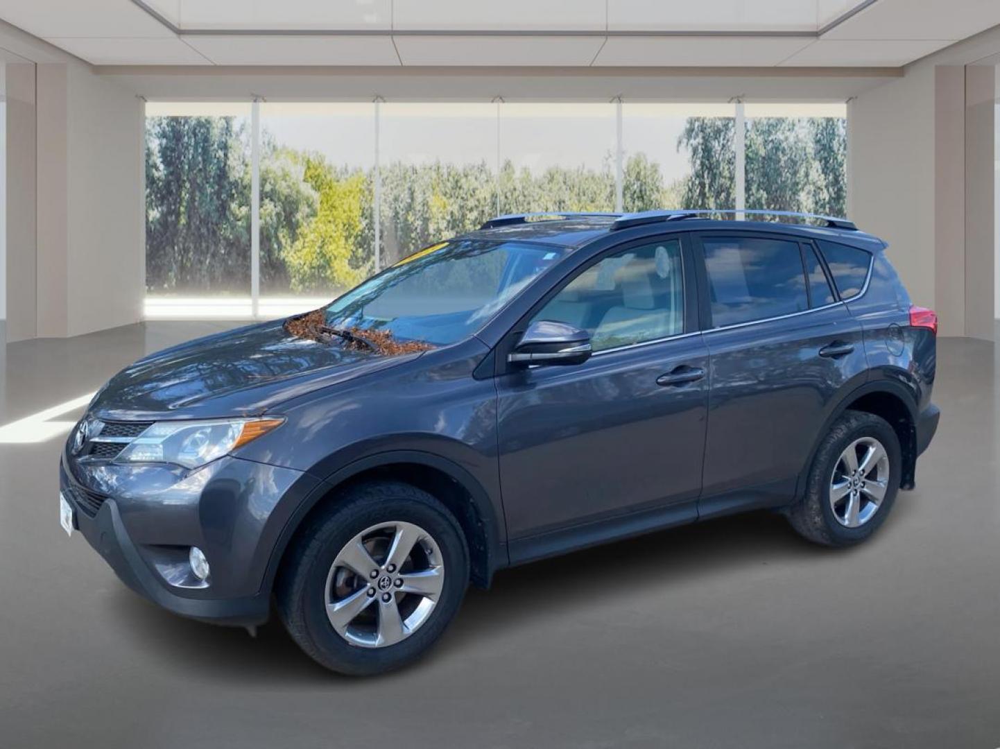 2015 GRAY TOYOTA RAV4 XLE (JTMRFREV3FJ) with an 2.5L engine, Automatic transmission, located at 908 SE 14th Street, Des Moines, IA, 50317, (515) 281-0330, 41.580303, -93.597046 - Photo#7