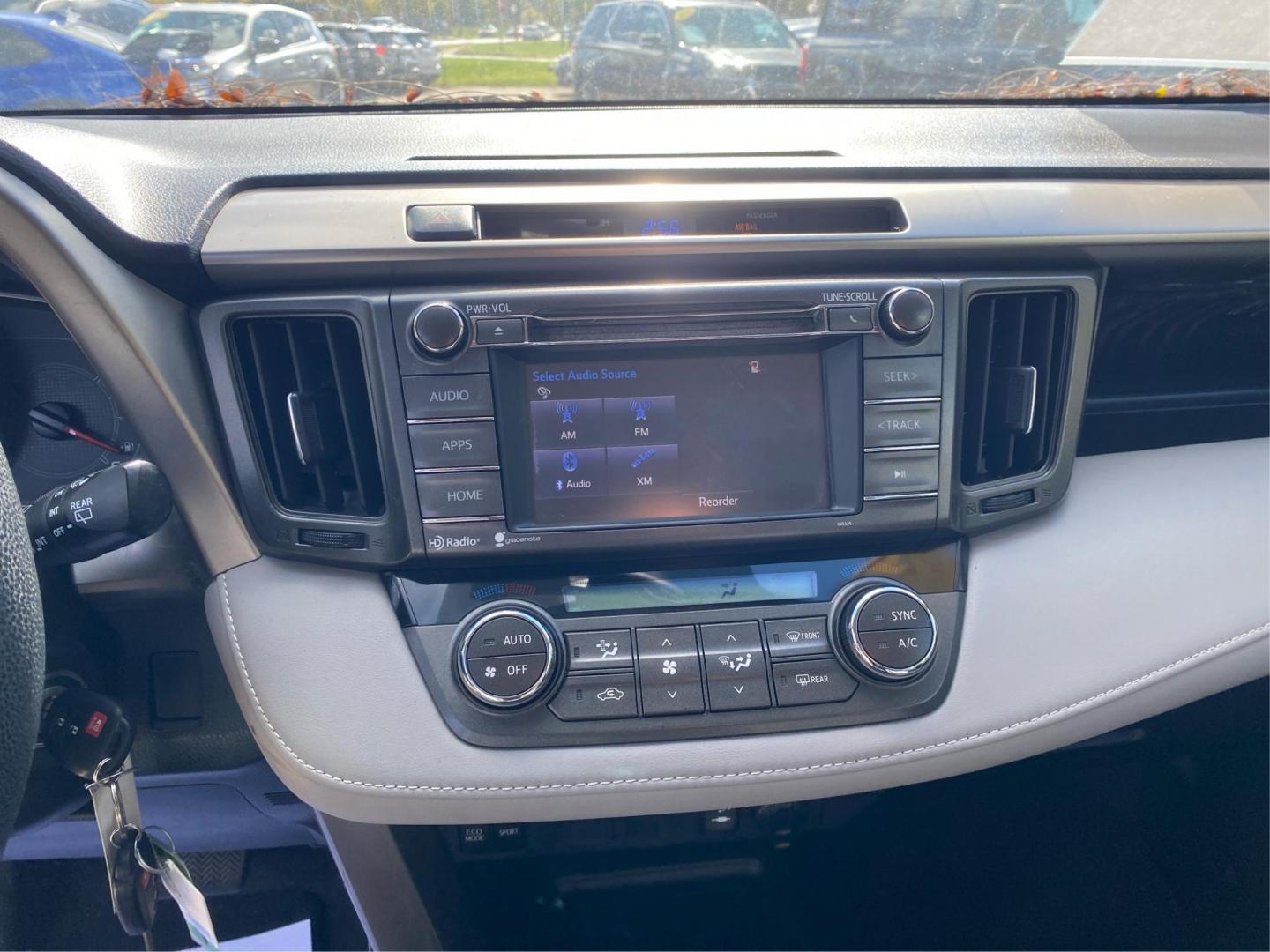 2015 GRAY TOYOTA RAV4 XLE (JTMRFREV3FJ) with an 2.5L engine, Automatic transmission, located at 908 SE 14th Street, Des Moines, IA, 50317, (515) 281-0330, 41.580303, -93.597046 - Photo#13