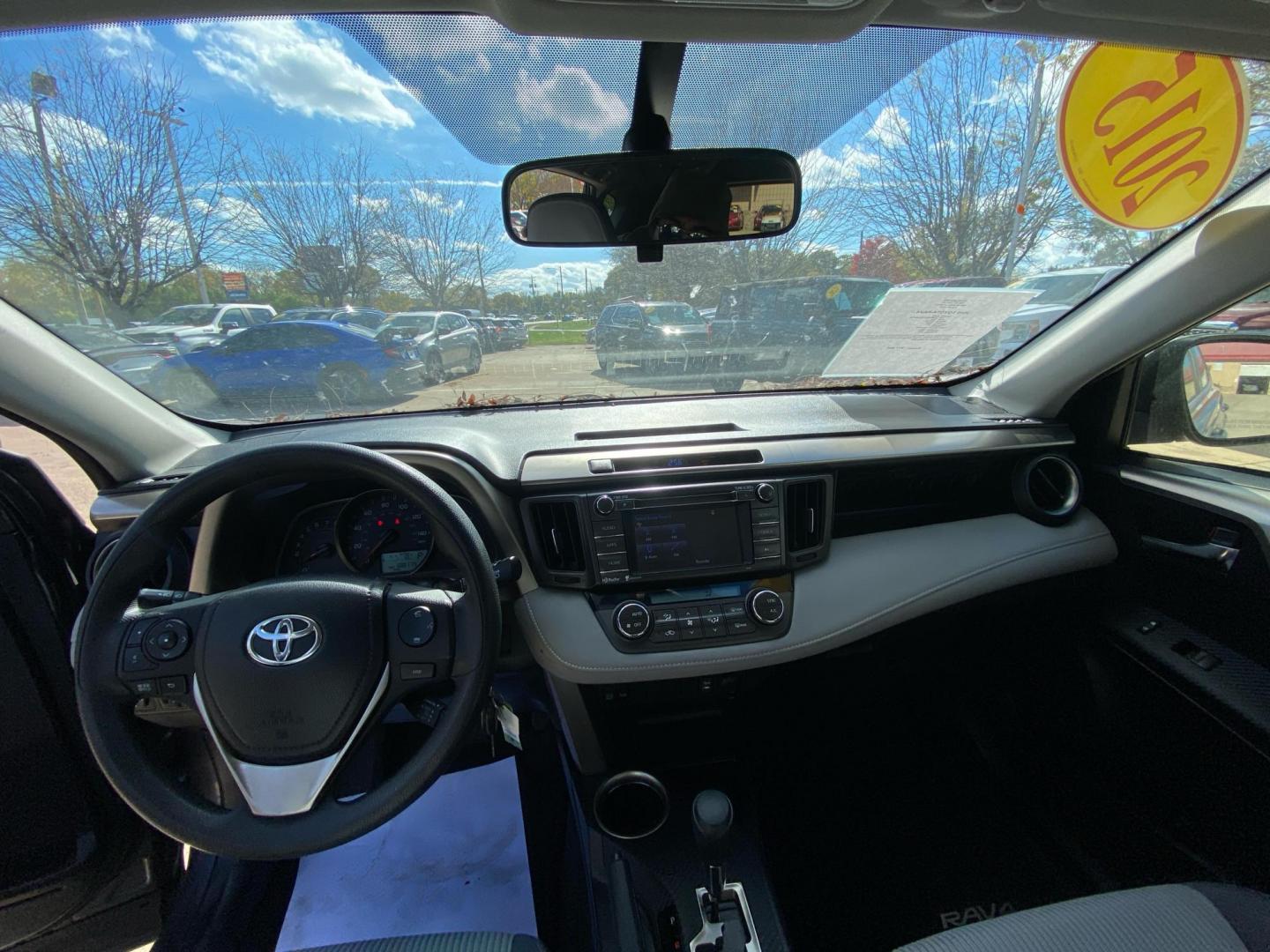 2015 GRAY TOYOTA RAV4 XLE (JTMRFREV3FJ) with an 2.5L engine, Automatic transmission, located at 908 SE 14th Street, Des Moines, IA, 50317, (515) 281-0330, 41.580303, -93.597046 - Photo#21