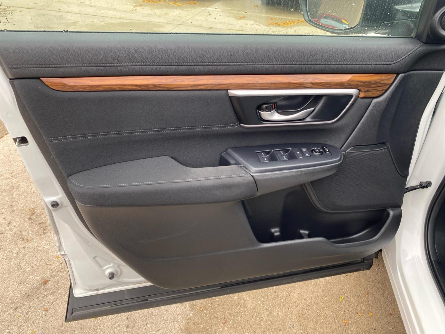 2020 WHITE HONDA CR-V EX (5J6RW2H55LL) with an 1.5L engine, Continuously Variable transmission, located at 908 SE 14th Street, Des Moines, IA, 50317, (515) 281-0330, 41.580303, -93.597046 - Photo#19