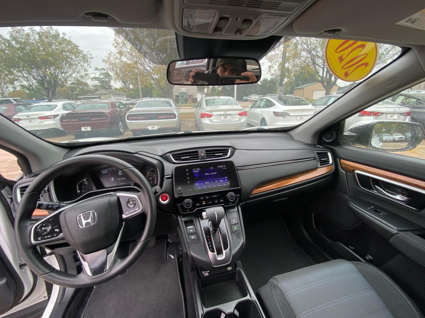 2020 WHITE HONDA CR-V EX (5J6RW2H55LL) with an 1.5L engine, Continuously Variable transmission, located at 908 SE 14th Street, Des Moines, IA, 50317, (515) 281-0330, 41.580303, -93.597046 - Photo#21