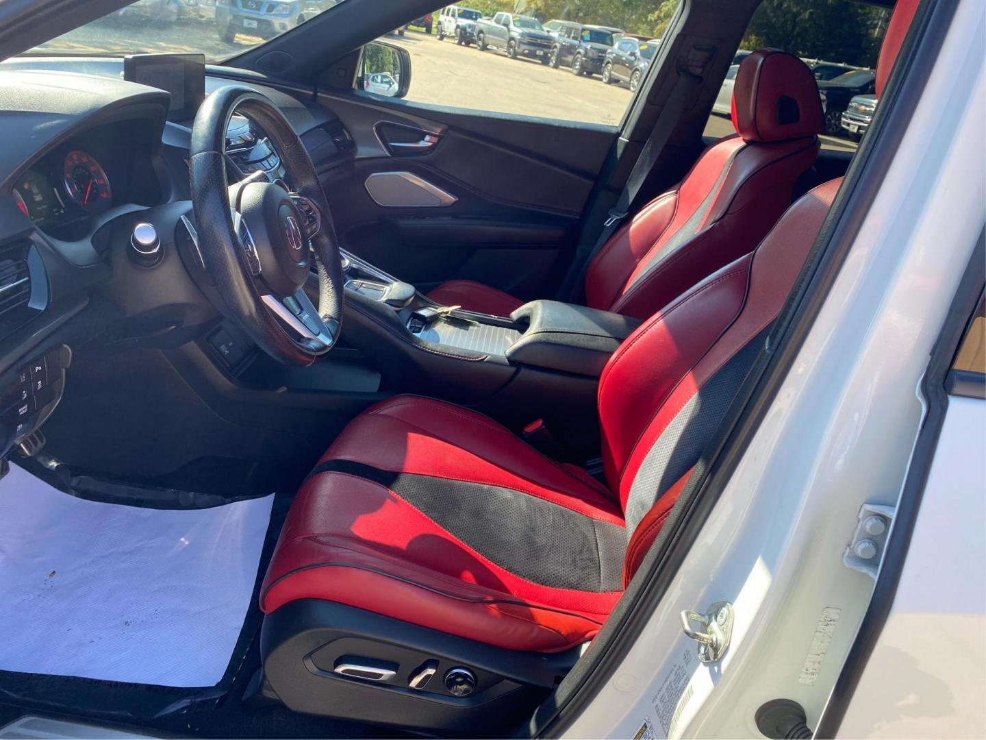 2019 WHITE ACURA RDX A-SPEC (5J8TC2H67KL) with an 2.0L engine, Automatic transmission, located at 908 SE 14th Street, Des Moines, IA, 50317, (515) 281-0330, 41.580303, -93.597046 - Photo#8