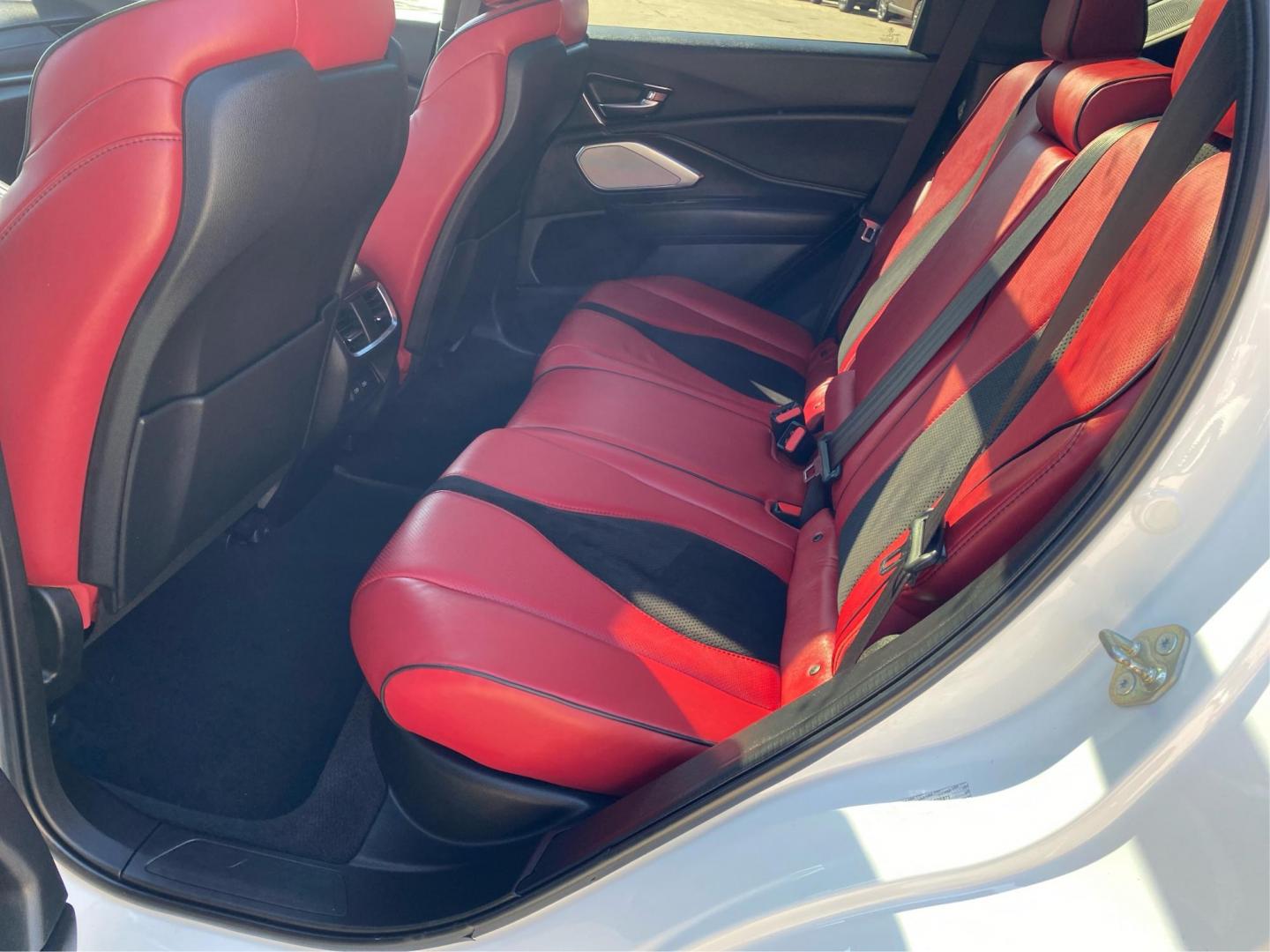 2019 WHITE ACURA RDX A-SPEC (5J8TC2H67KL) with an 2.0L engine, Automatic transmission, located at 908 SE 14th Street, Des Moines, IA, 50317, (515) 281-0330, 41.580303, -93.597046 - Photo#9
