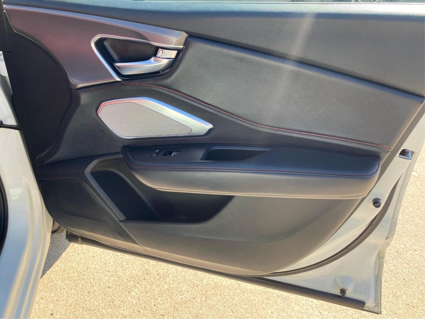 2019 WHITE ACURA RDX A-SPEC (5J8TC2H67KL) with an 2.0L engine, Automatic transmission, located at 908 SE 14th Street, Des Moines, IA, 50317, (515) 281-0330, 41.580303, -93.597046 - Photo#20