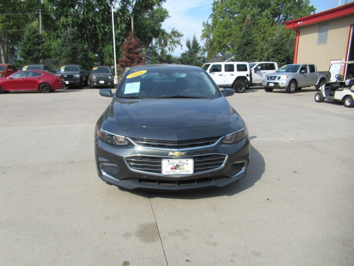 2016 GRAY CHEVROLET MALIBU LT (1G1ZE5ST4GF) with an 1.5L engine, Automatic transmission, located at 908 SE 14th Street, Des Moines, IA, 50317, (515) 281-0330, 41.580303, -93.597046 - Photo#1