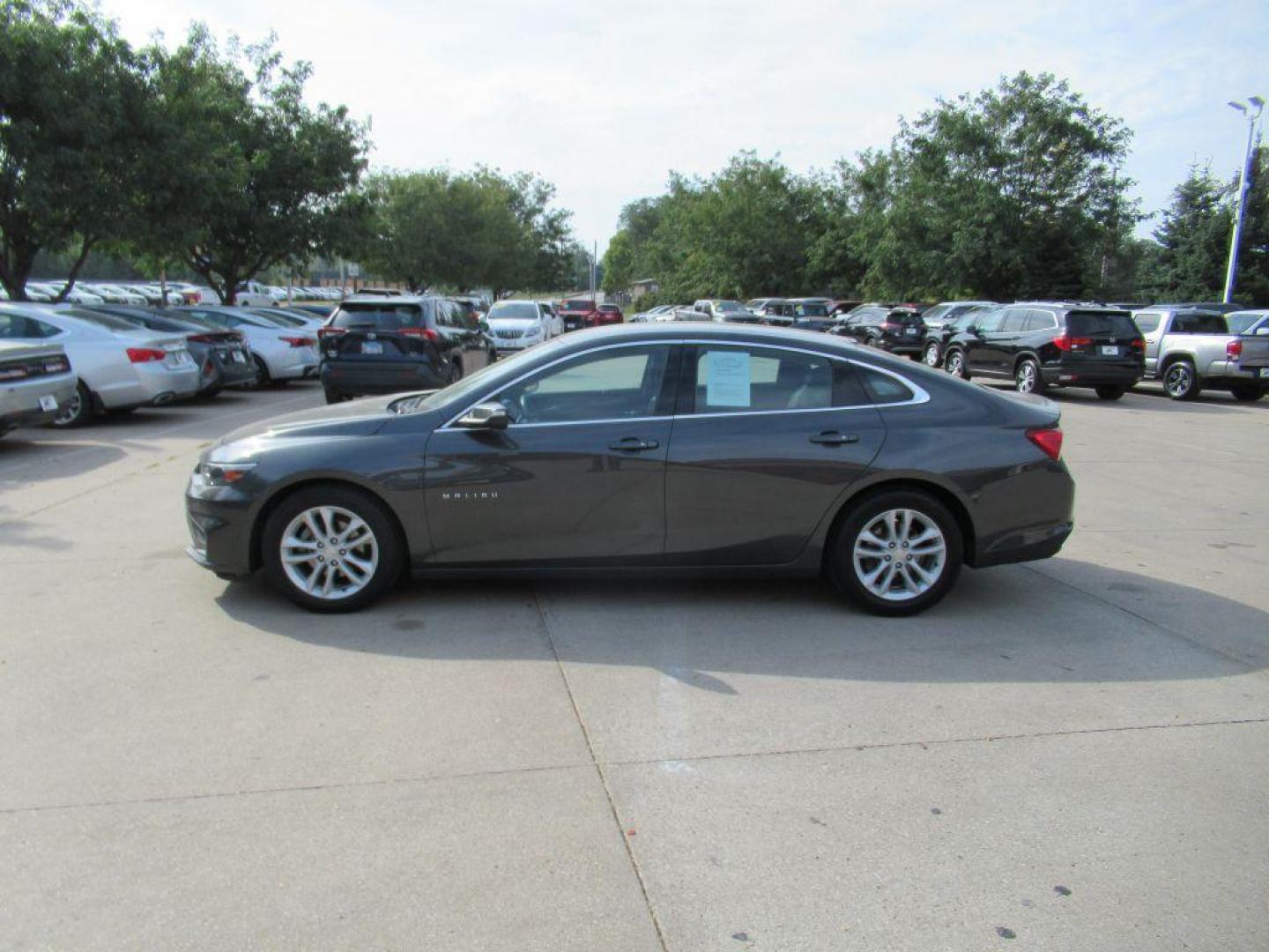 2016 GRAY CHEVROLET MALIBU LT (1G1ZE5ST4GF) with an 1.5L engine, Automatic transmission, located at 908 SE 14th Street, Des Moines, IA, 50317, (515) 281-0330, 41.580303, -93.597046 - Photo#7