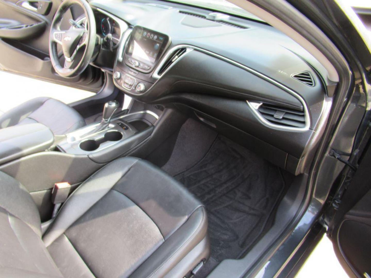2016 GRAY CHEVROLET MALIBU LT (1G1ZE5ST4GF) with an 1.5L engine, Automatic transmission, located at 908 SE 14th Street, Des Moines, IA, 50317, (515) 281-0330, 41.580303, -93.597046 - Photo#13