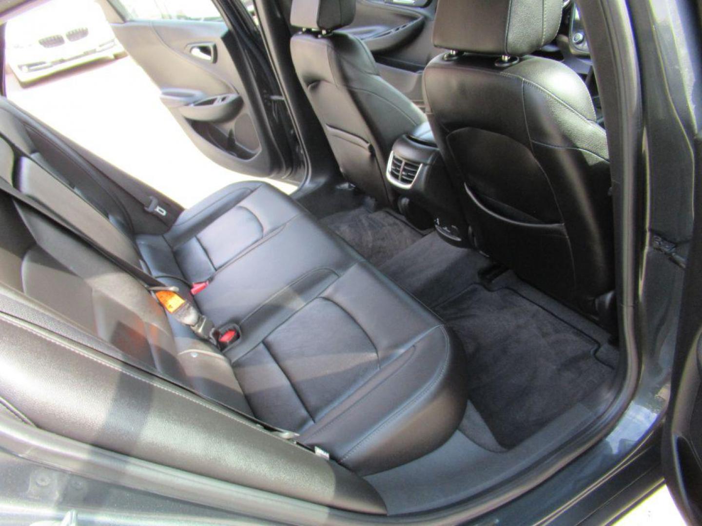 2016 GRAY CHEVROLET MALIBU LT (1G1ZE5ST4GF) with an 1.5L engine, Automatic transmission, located at 908 SE 14th Street, Des Moines, IA, 50317, (515) 281-0330, 41.580303, -93.597046 - Photo#14