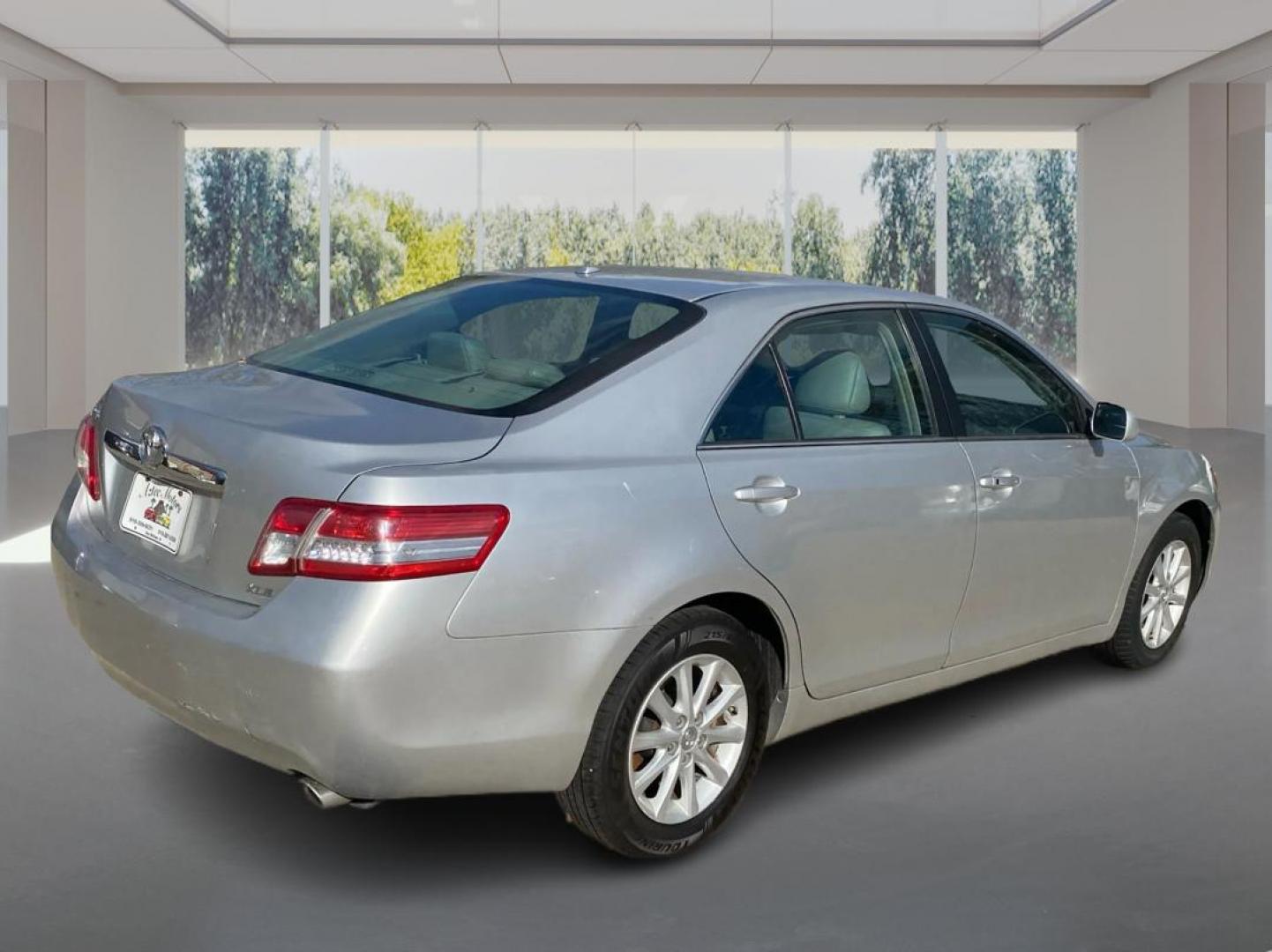 2011 SILVER TOYOTA CAMRY BASE (4T4BF3EK6BR) with an 2.5L engine, Automatic transmission, located at 908 SE 14th Street, Des Moines, IA, 50317, (515) 281-0330, 41.580303, -93.597046 - Photo#2