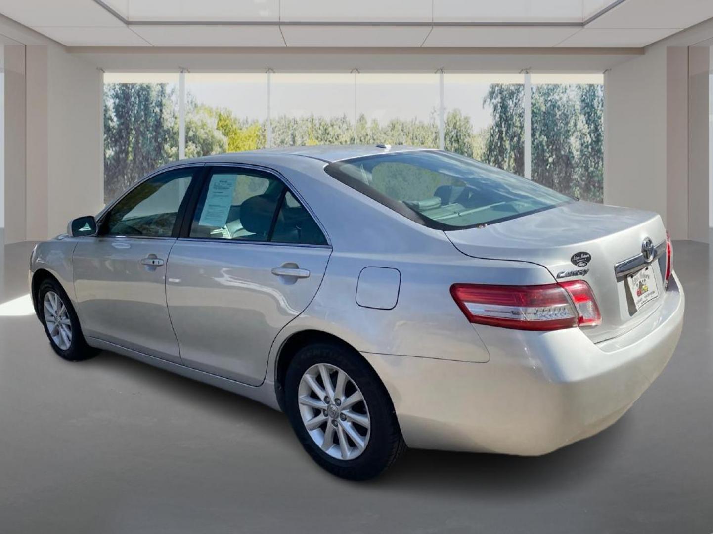 2011 SILVER TOYOTA CAMRY BASE (4T4BF3EK6BR) with an 2.5L engine, Automatic transmission, located at 908 SE 14th Street, Des Moines, IA, 50317, (515) 281-0330, 41.580303, -93.597046 - Photo#4