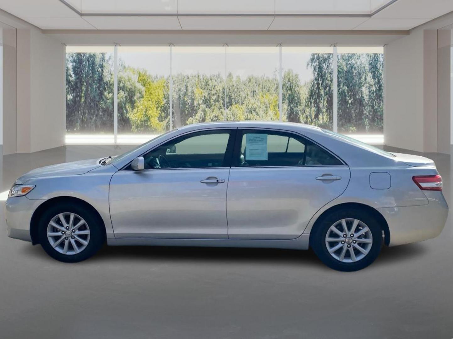 2011 SILVER TOYOTA CAMRY BASE (4T4BF3EK6BR) with an 2.5L engine, Automatic transmission, located at 908 SE 14th Street, Des Moines, IA, 50317, (515) 281-0330, 41.580303, -93.597046 - Photo#5