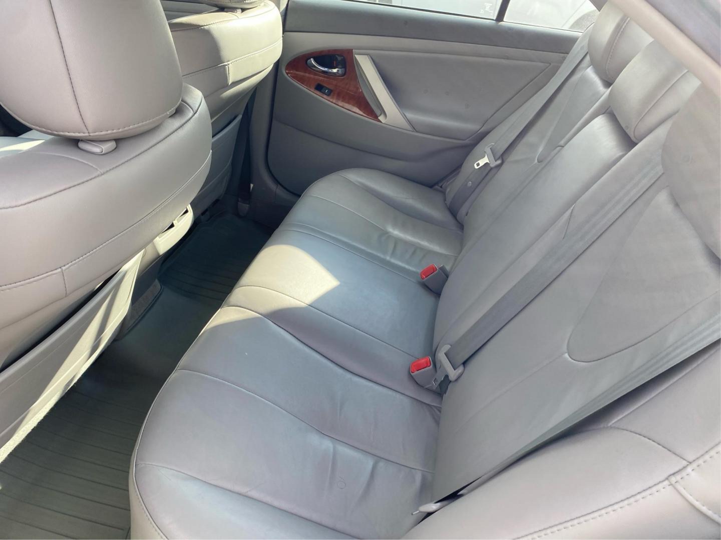 2011 SILVER TOYOTA CAMRY BASE (4T4BF3EK6BR) with an 2.5L engine, Automatic transmission, located at 908 SE 14th Street, Des Moines, IA, 50317, (515) 281-0330, 41.580303, -93.597046 - Photo#9