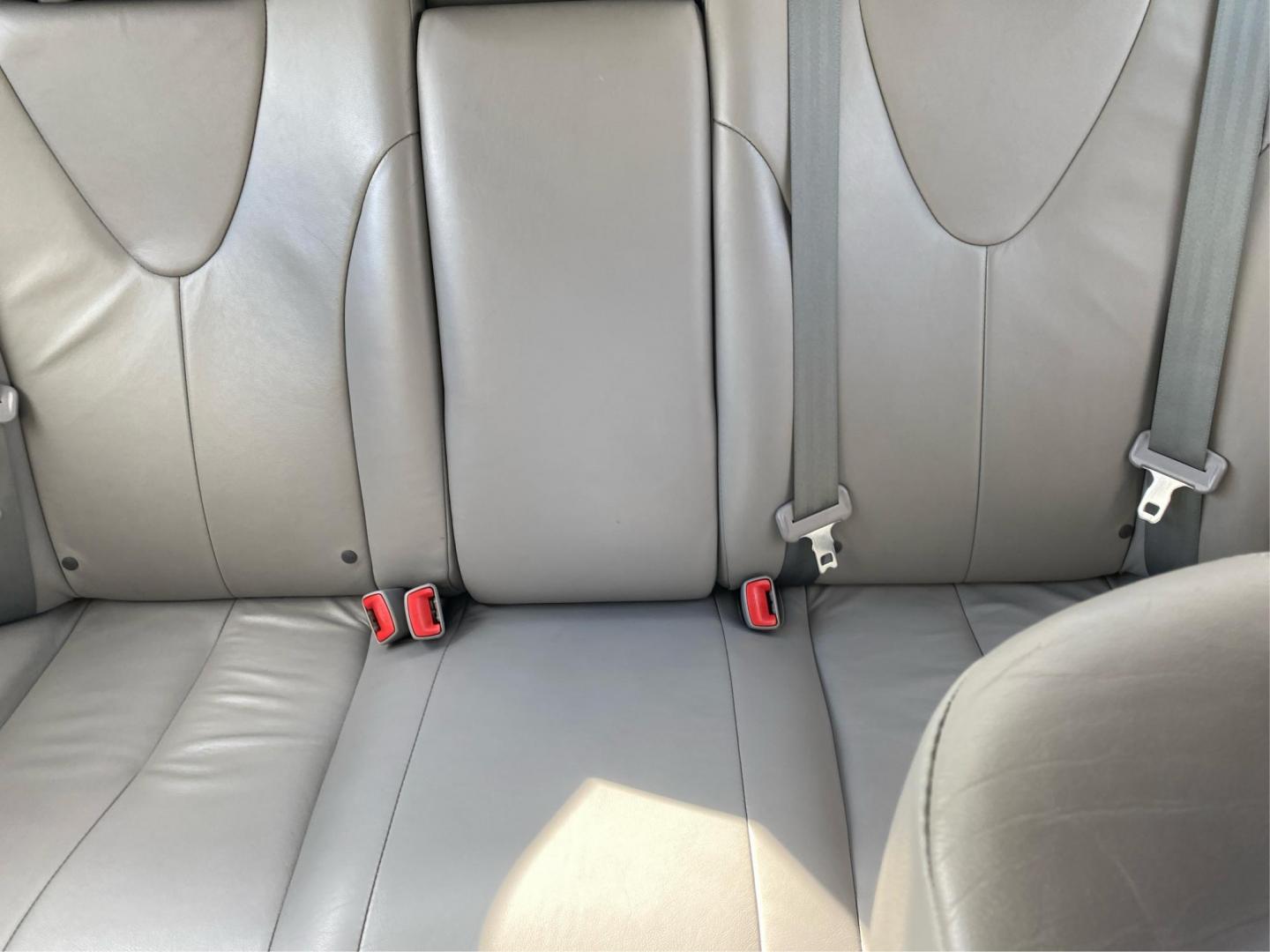 2011 SILVER TOYOTA CAMRY BASE (4T4BF3EK6BR) with an 2.5L engine, Automatic transmission, located at 908 SE 14th Street, Des Moines, IA, 50317, (515) 281-0330, 41.580303, -93.597046 - Photo#13