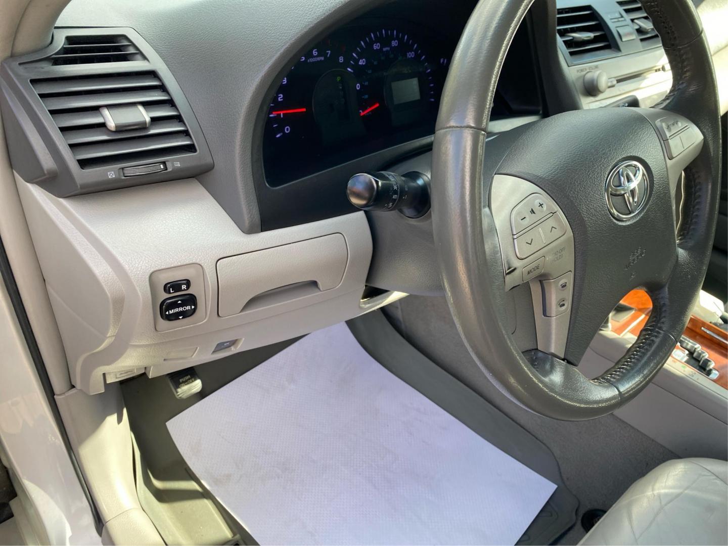 2011 SILVER TOYOTA CAMRY BASE (4T4BF3EK6BR) with an 2.5L engine, Automatic transmission, located at 908 SE 14th Street, Des Moines, IA, 50317, (515) 281-0330, 41.580303, -93.597046 - Photo#16