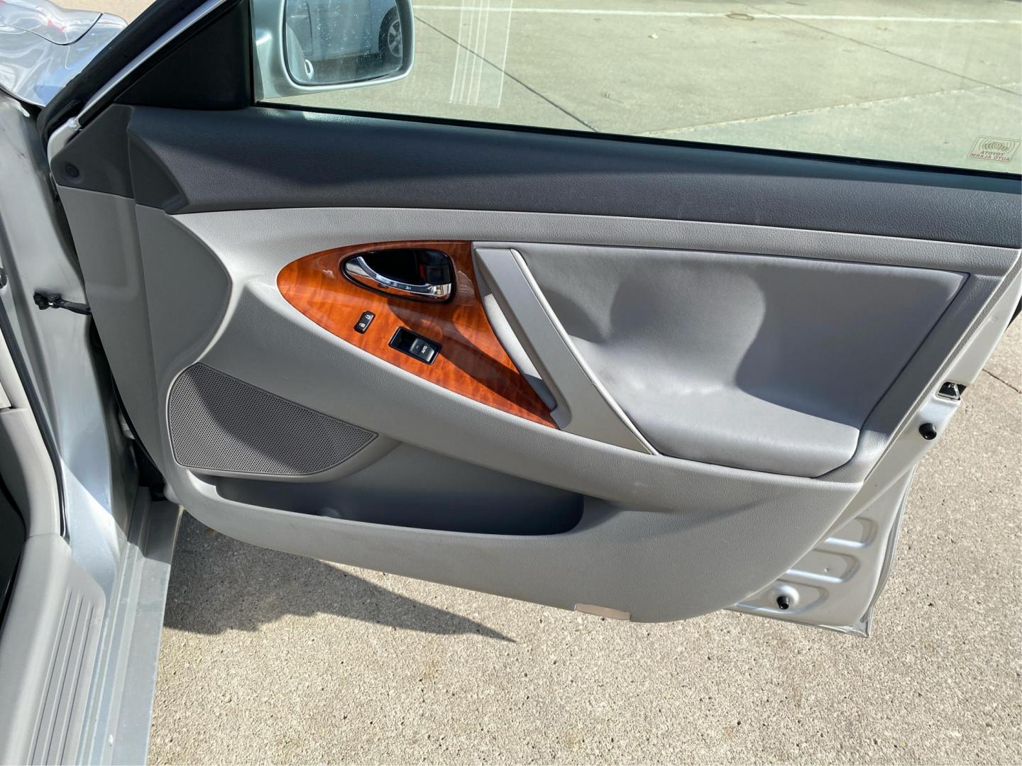 2011 SILVER TOYOTA CAMRY BASE (4T4BF3EK6BR) with an 2.5L engine, Automatic transmission, located at 908 SE 14th Street, Des Moines, IA, 50317, (515) 281-0330, 41.580303, -93.597046 - Photo#19