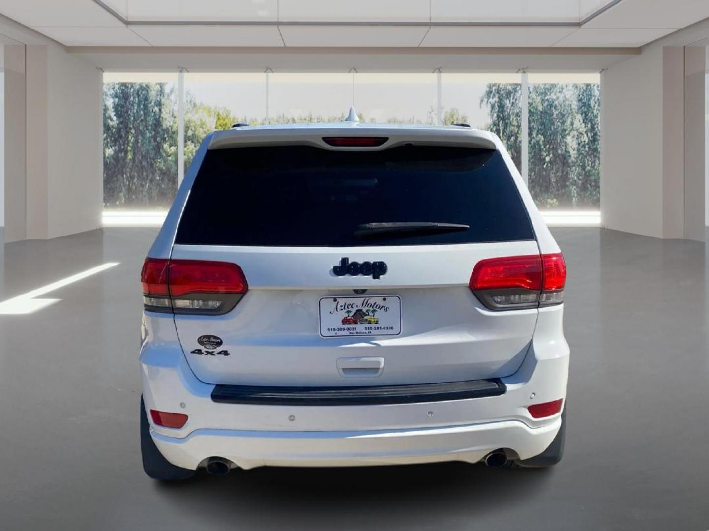 2015 WHITE JEEP GRAND CHEROKEE LAREDO (1C4RJFAG5FC) with an 3.6L engine, Automatic transmission, located at 908 SE 14th Street, Des Moines, IA, 50317, (515) 281-0330, 41.580303, -93.597046 - Photo#3