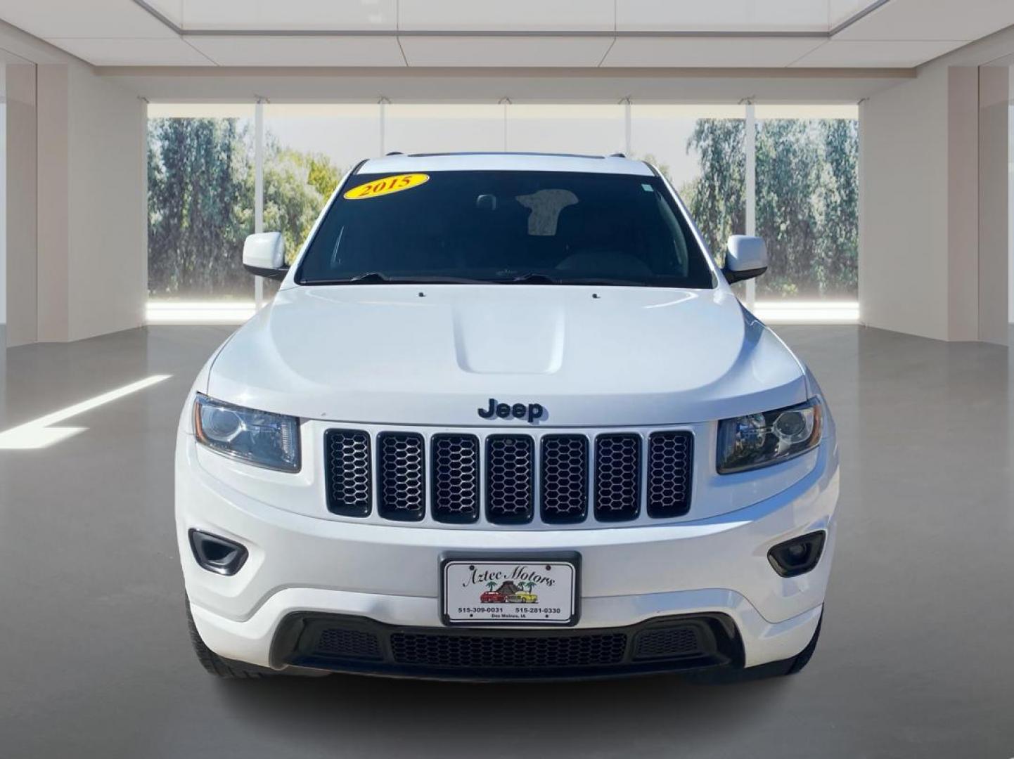 2015 WHITE JEEP GRAND CHEROKEE LAREDO (1C4RJFAG5FC) with an 3.6L engine, Automatic transmission, located at 908 SE 14th Street, Des Moines, IA, 50317, (515) 281-0330, 41.580303, -93.597046 - Photo#6