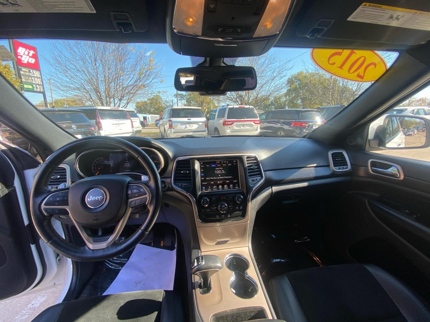 2015 WHITE JEEP GRAND CHEROKEE LAREDO (1C4RJFAG5FC) with an 3.6L engine, Automatic transmission, located at 908 SE 14th Street, Des Moines, IA, 50317, (515) 281-0330, 41.580303, -93.597046 - Photo#21