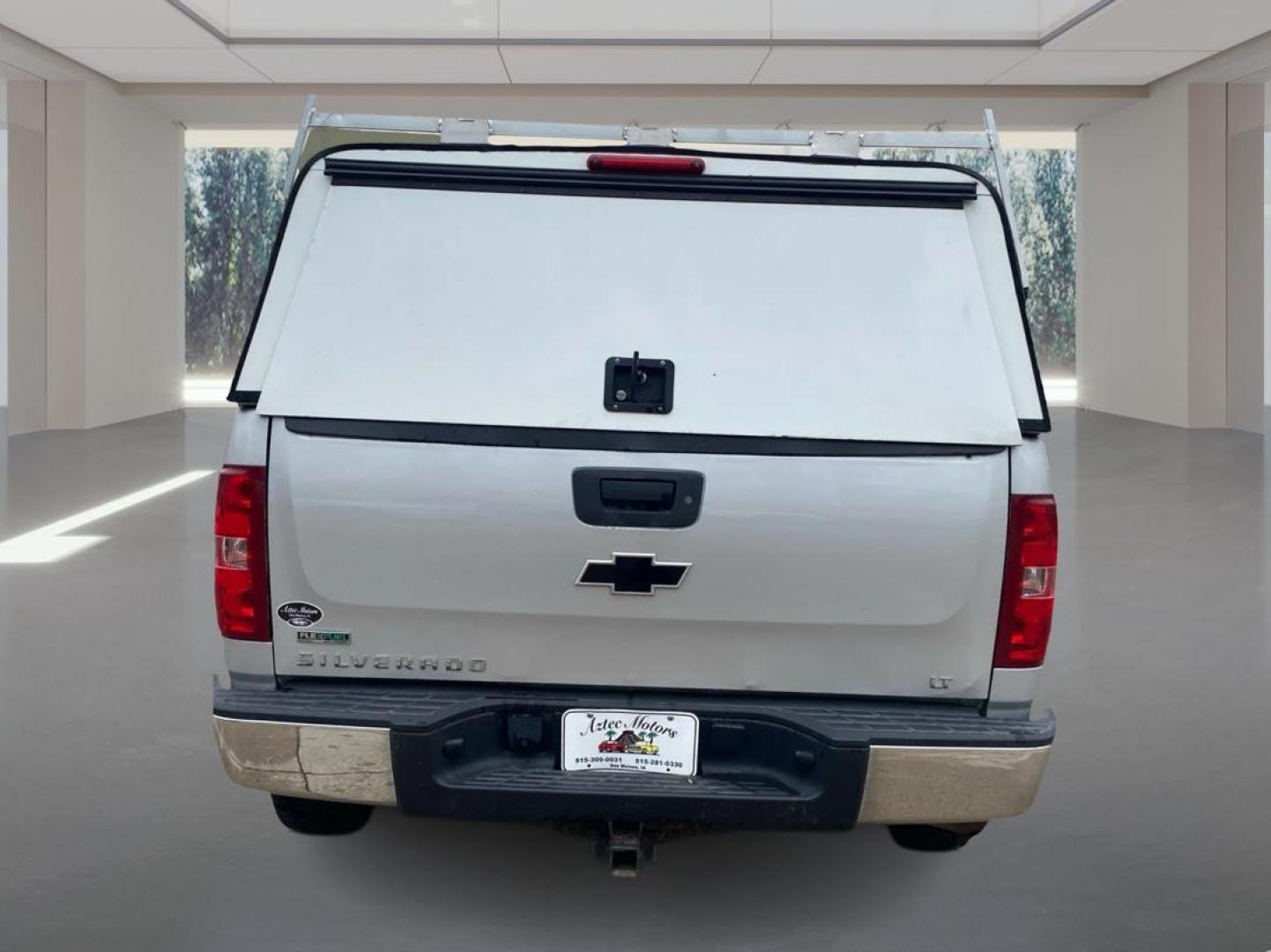 2011 SILVER CHEVROLET SILVERADO 1500 LT (1GCRKSE30BZ) with an 5.3L engine, Automatic transmission, located at 908 SE 14th Street, Des Moines, IA, 50317, (515) 281-0330, 41.580303, -93.597046 - Photo#3