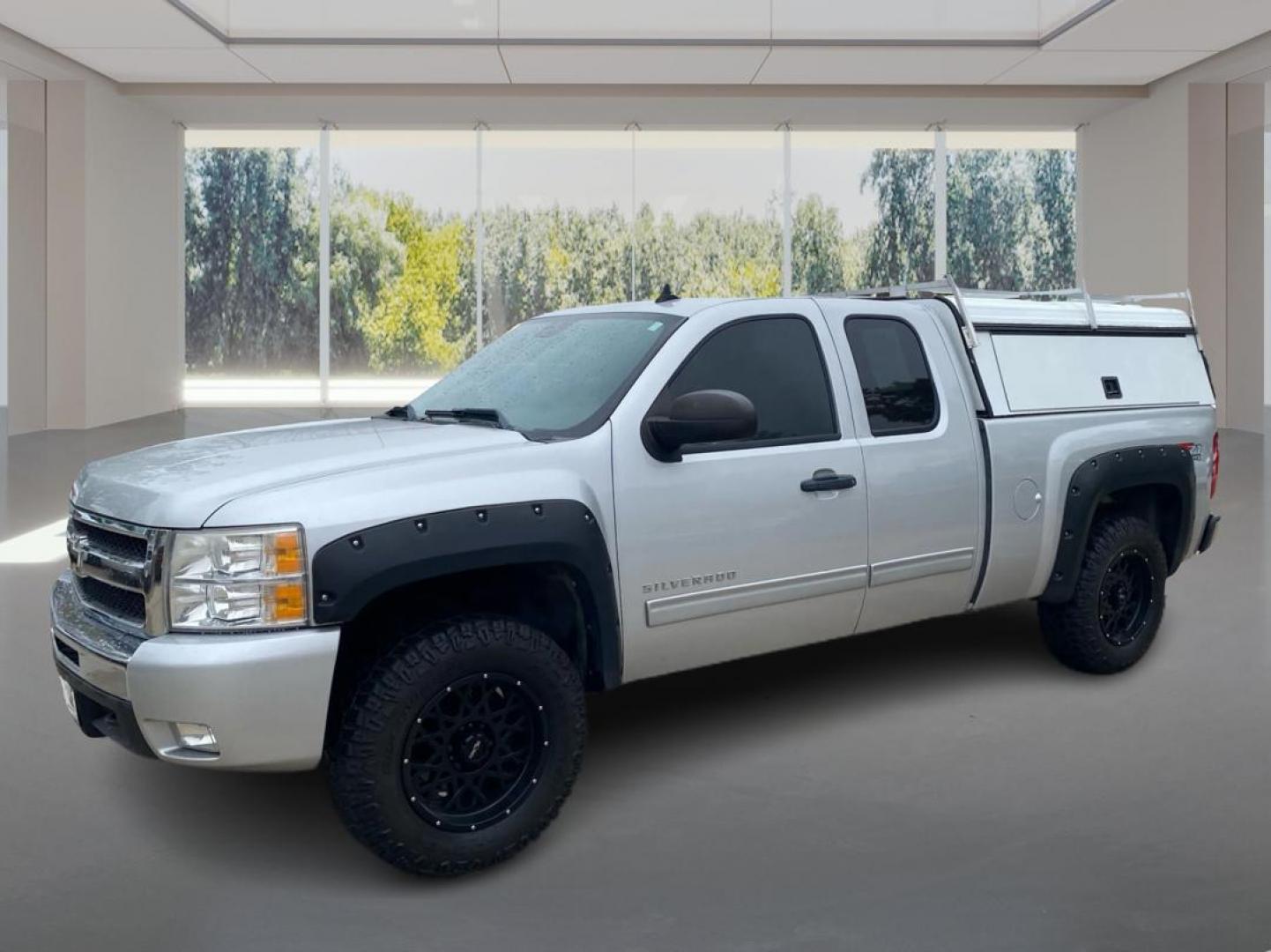 2011 SILVER CHEVROLET SILVERADO 1500 LT (1GCRKSE30BZ) with an 5.3L engine, Automatic transmission, located at 908 SE 14th Street, Des Moines, IA, 50317, (515) 281-0330, 41.580303, -93.597046 - Photo#7