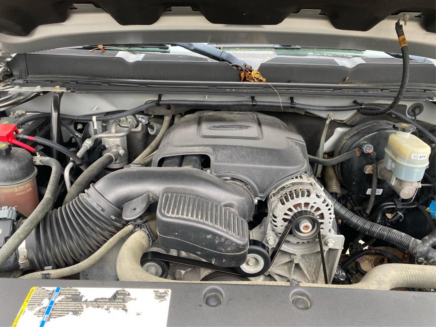 2011 SILVER CHEVROLET SILVERADO 1500 LT (1GCRKSE30BZ) with an 5.3L engine, Automatic transmission, located at 908 SE 14th Street, Des Moines, IA, 50317, (515) 281-0330, 41.580303, -93.597046 - Photo#10