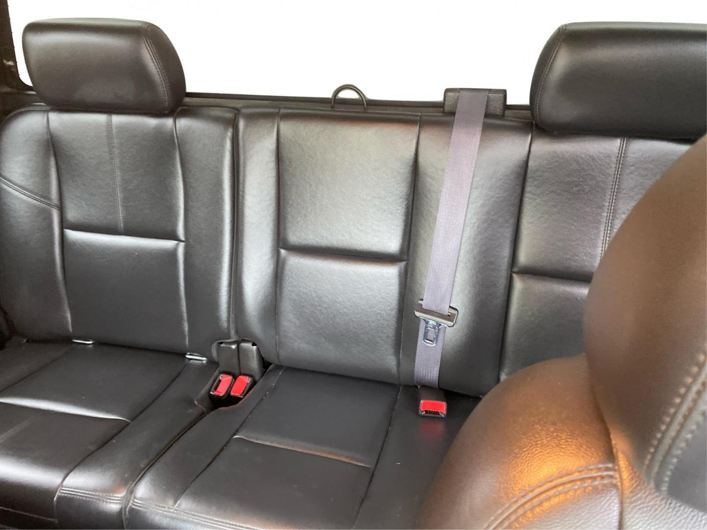 2011 SILVER CHEVROLET SILVERADO 1500 LT (1GCRKSE30BZ) with an 5.3L engine, Automatic transmission, located at 908 SE 14th Street, Des Moines, IA, 50317, (515) 281-0330, 41.580303, -93.597046 - Photo#13