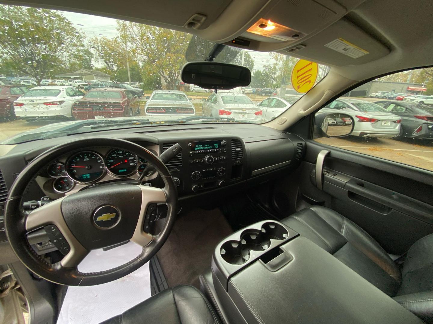 2011 SILVER CHEVROLET SILVERADO 1500 LT (1GCRKSE30BZ) with an 5.3L engine, Automatic transmission, located at 908 SE 14th Street, Des Moines, IA, 50317, (515) 281-0330, 41.580303, -93.597046 - Photo#20