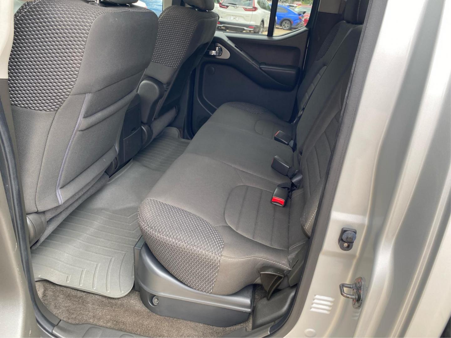 2013 SILVER NISSAN FRONTIER S (1N6AD0EV8DN) with an 4.0L engine, Automatic transmission, located at 908 SE 14th Street, Des Moines, IA, 50317, (515) 281-0330, 41.580303, -93.597046 - Photo#9