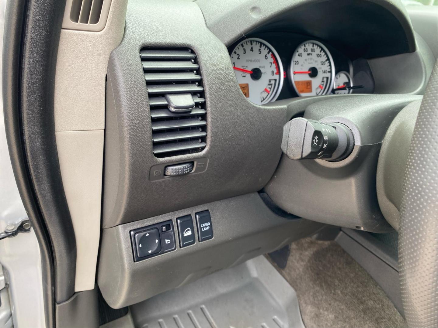 2013 SILVER NISSAN FRONTIER S (1N6AD0EV8DN) with an 4.0L engine, Automatic transmission, located at 908 SE 14th Street, Des Moines, IA, 50317, (515) 281-0330, 41.580303, -93.597046 - Photo#16
