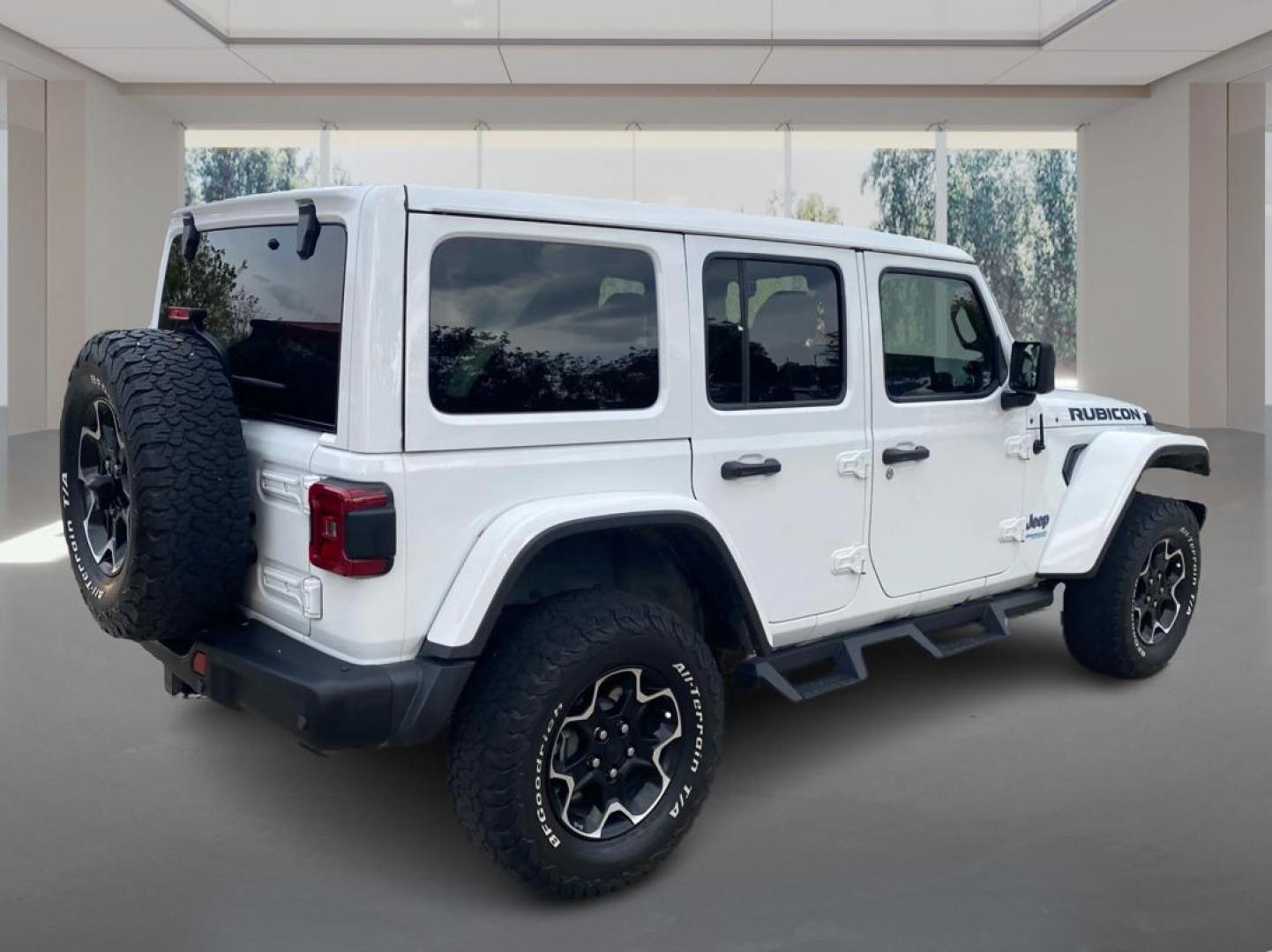 2021 WHITE JEEP WRANGLER UNLIMI RUBICON 4XE (1C4JJXR61MW) with an 2.0L engine, Automatic transmission, located at 908 SE 14th Street, Des Moines, IA, 50317, (515) 281-0330, 41.580303, -93.597046 - Photo#2