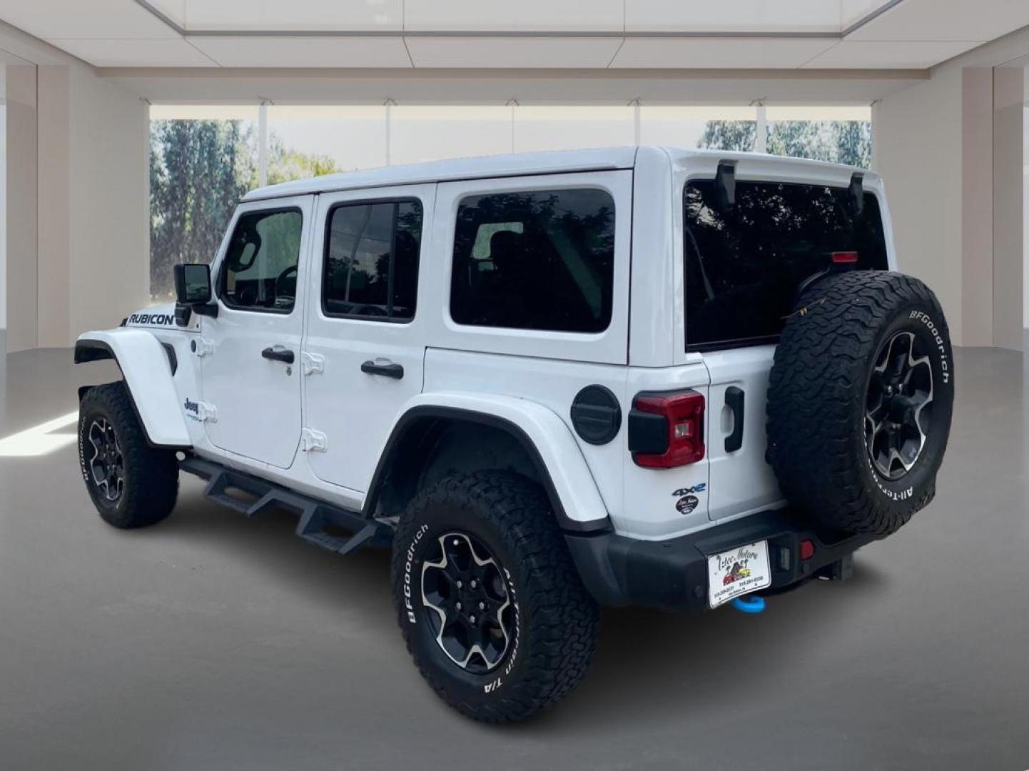 2021 WHITE JEEP WRANGLER UNLIMI RUBICON 4XE (1C4JJXR61MW) with an 2.0L engine, Automatic transmission, located at 908 SE 14th Street, Des Moines, IA, 50317, (515) 281-0330, 41.580303, -93.597046 - Photo#4