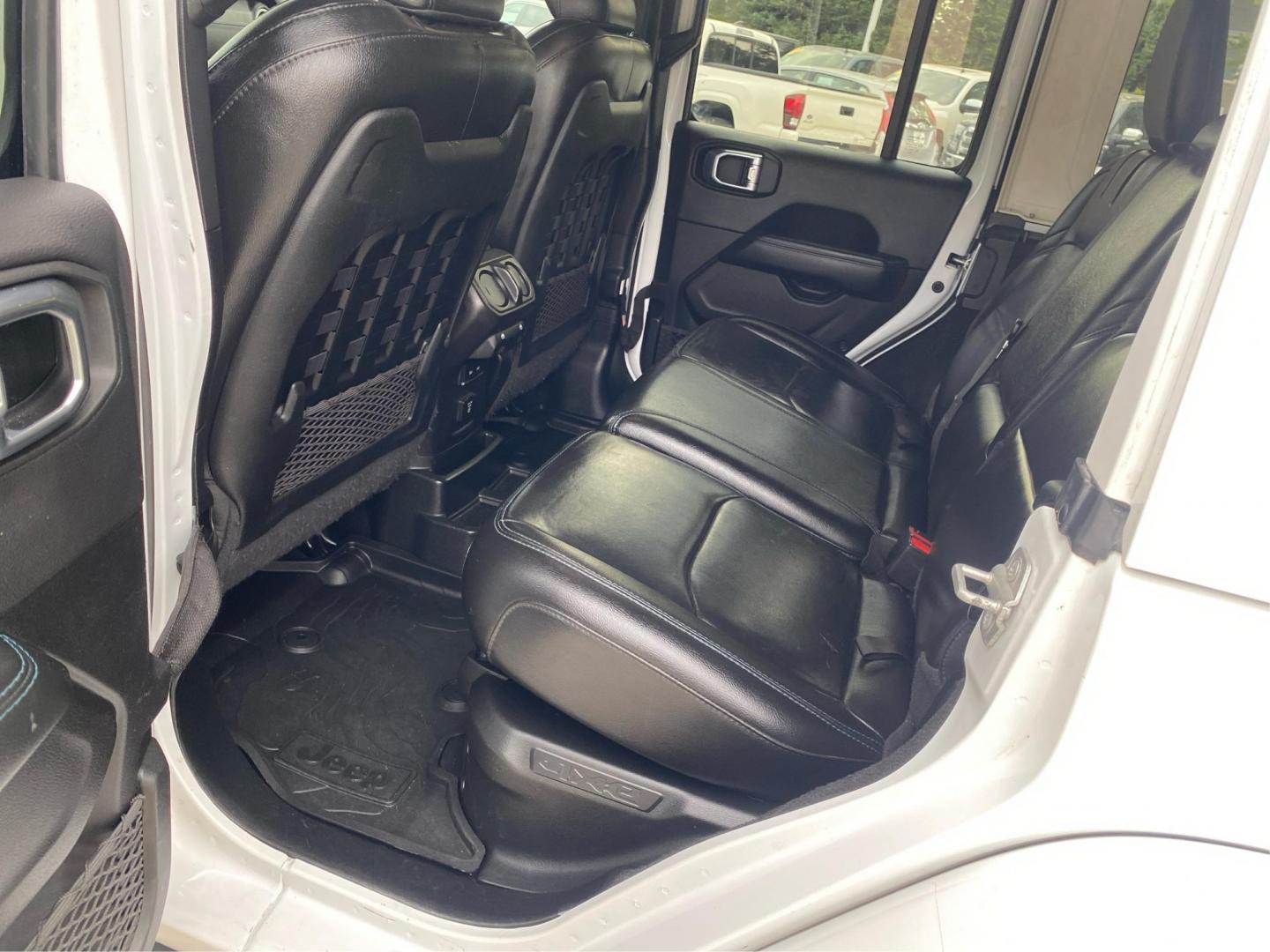 2021 WHITE JEEP WRANGLER UNLIMI RUBICON 4XE (1C4JJXR61MW) with an 2.0L engine, Automatic transmission, located at 908 SE 14th Street, Des Moines, IA, 50317, (515) 281-0330, 41.580303, -93.597046 - Photo#9