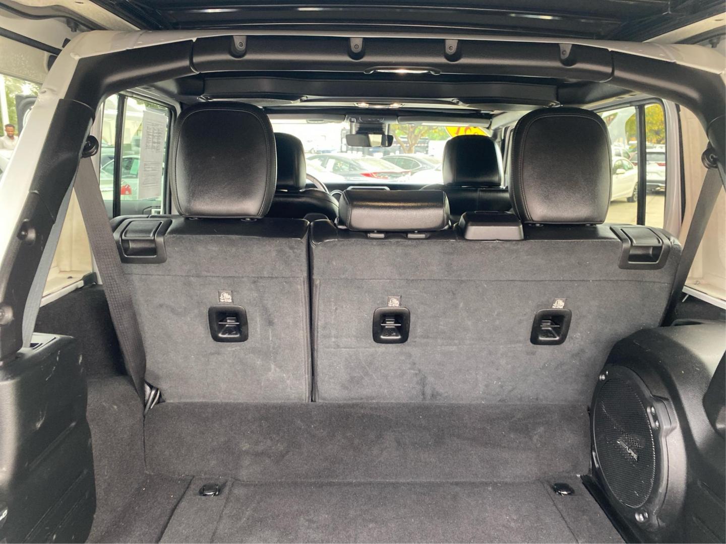 2021 WHITE JEEP WRANGLER UNLIMI RUBICON 4XE (1C4JJXR61MW) with an 2.0L engine, Automatic transmission, located at 908 SE 14th Street, Des Moines, IA, 50317, (515) 281-0330, 41.580303, -93.597046 - Photo#12