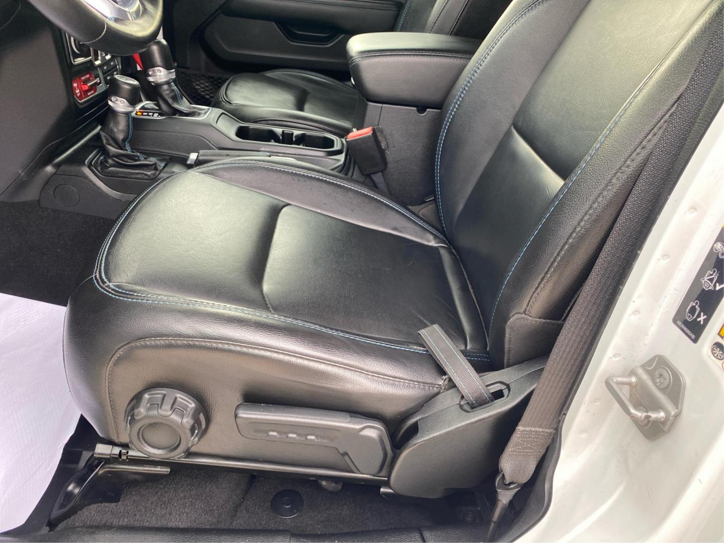 2021 WHITE JEEP WRANGLER UNLIMI RUBICON 4XE (1C4JJXR61MW) with an 2.0L engine, Automatic transmission, located at 908 SE 14th Street, Des Moines, IA, 50317, (515) 281-0330, 41.580303, -93.597046 - Photo#18