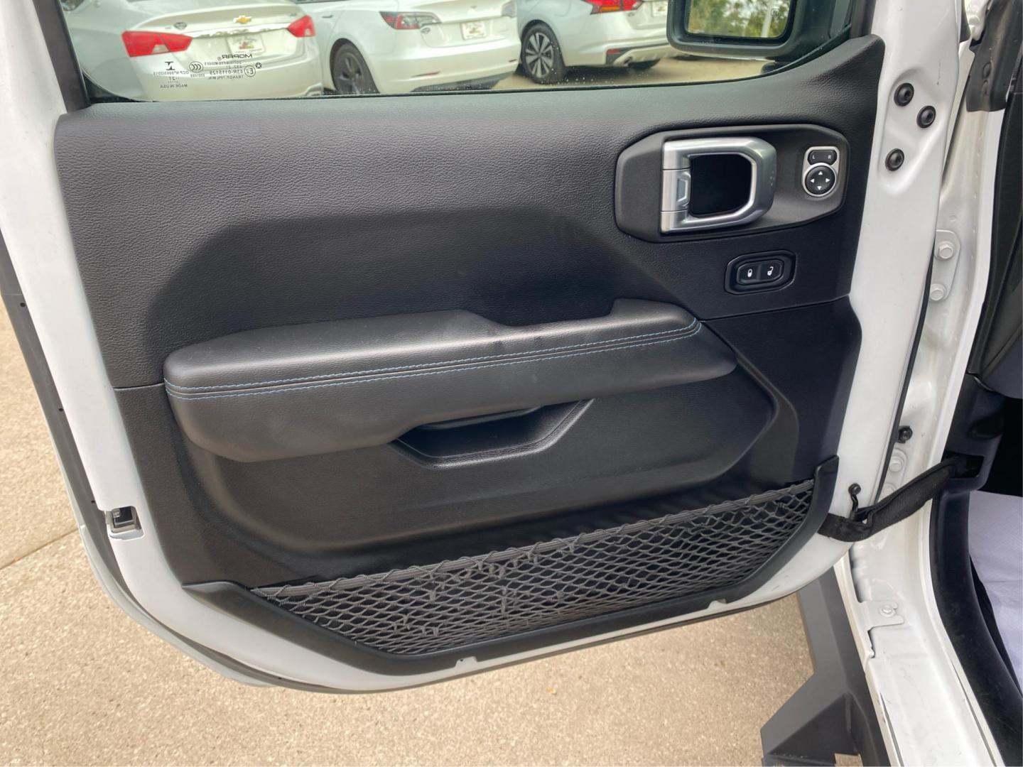 2021 WHITE JEEP WRANGLER UNLIMI RUBICON 4XE (1C4JJXR61MW) with an 2.0L engine, Automatic transmission, located at 908 SE 14th Street, Des Moines, IA, 50317, (515) 281-0330, 41.580303, -93.597046 - Photo#19