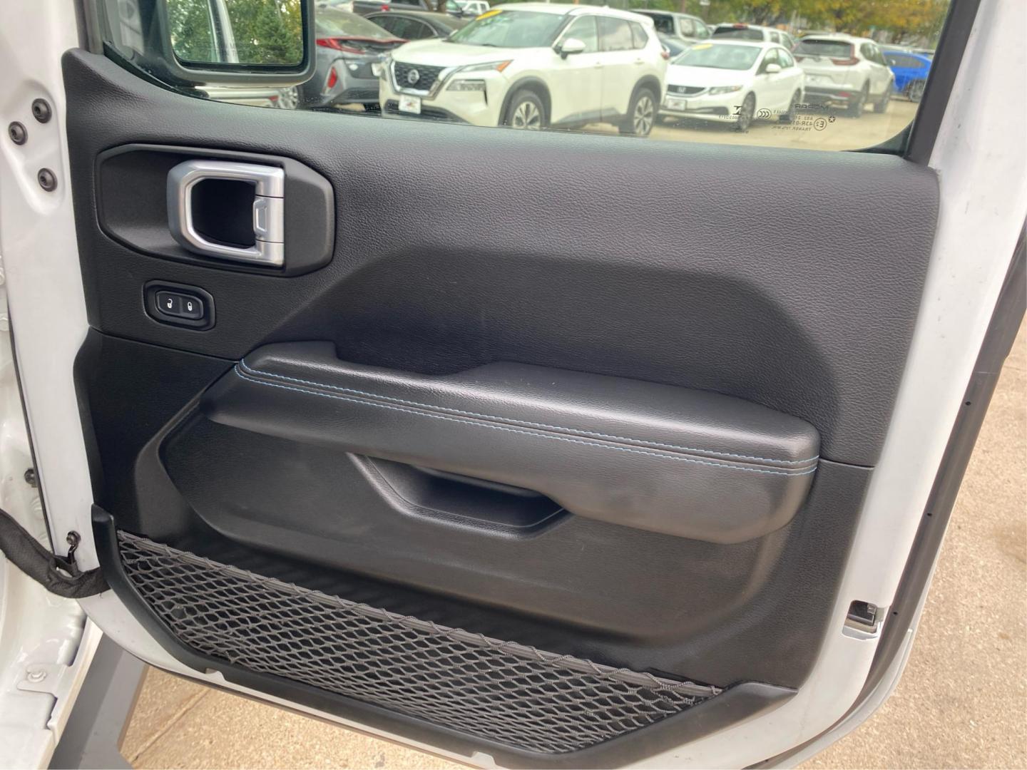 2021 WHITE JEEP WRANGLER UNLIMI RUBICON 4XE (1C4JJXR61MW) with an 2.0L engine, Automatic transmission, located at 908 SE 14th Street, Des Moines, IA, 50317, (515) 281-0330, 41.580303, -93.597046 - Photo#20