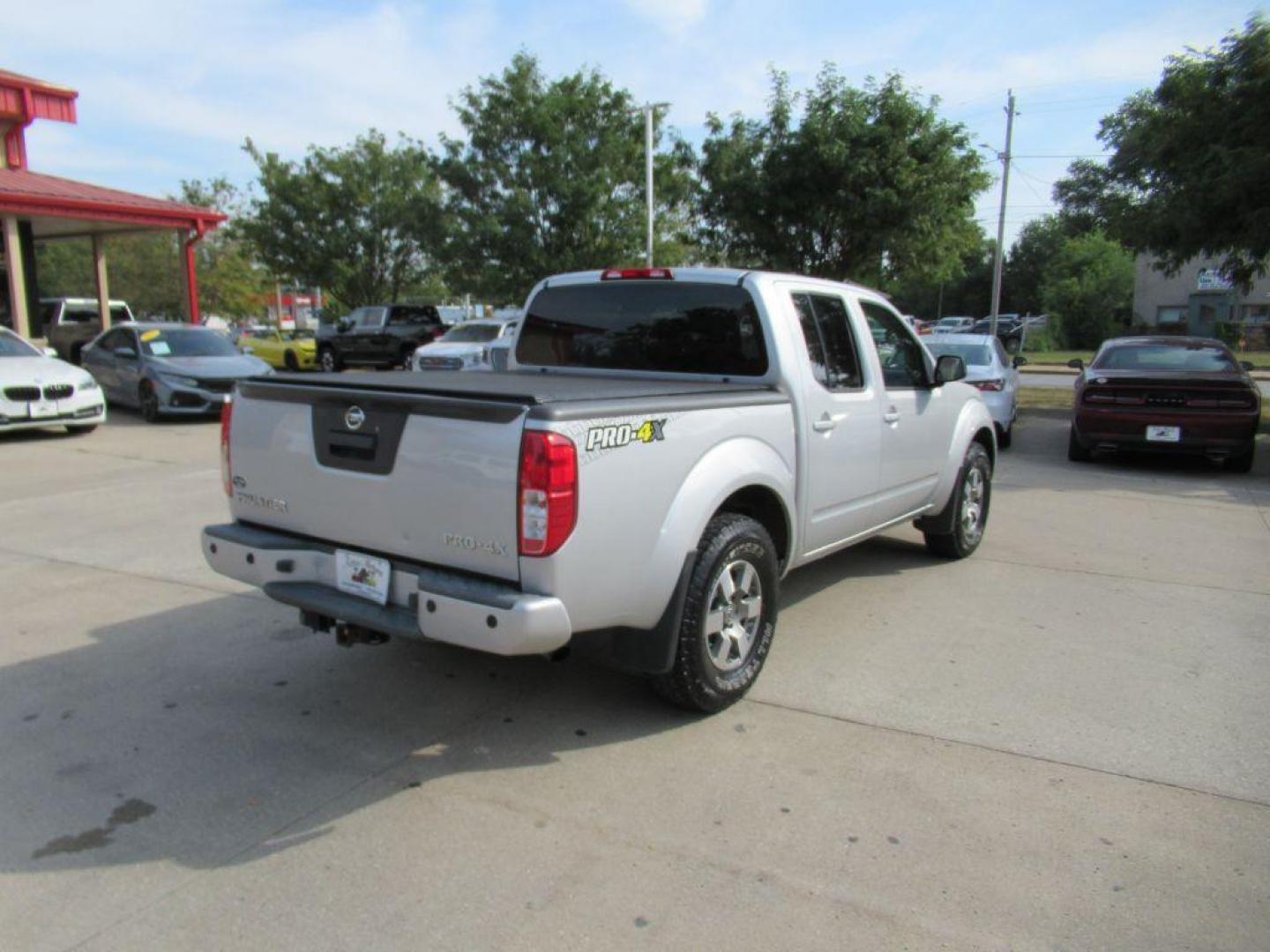 2018 GRAY NISSAN FRONTIER SV (1N6AD0EV4JN) with an 4.0L engine, Automatic transmission, located at 908 SE 14th Street, Des Moines, IA, 50317, (515) 281-0330, 41.580303, -93.597046 - Photo#4