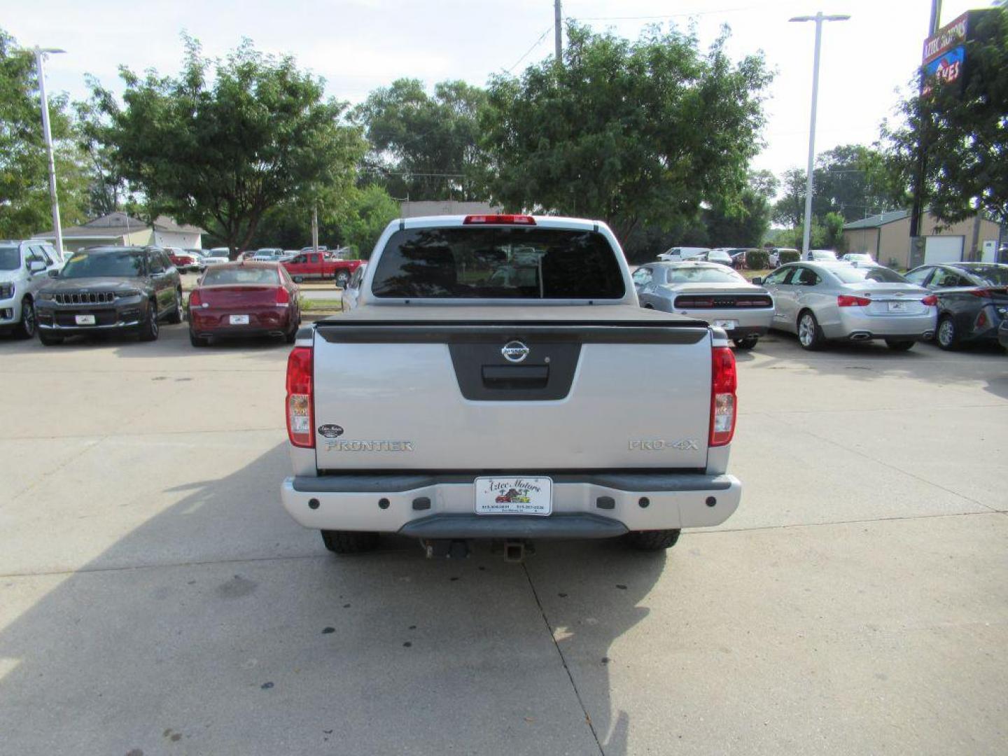 2018 GRAY NISSAN FRONTIER SV (1N6AD0EV4JN) with an 4.0L engine, Automatic transmission, located at 908 SE 14th Street, Des Moines, IA, 50317, (515) 281-0330, 41.580303, -93.597046 - Photo#5