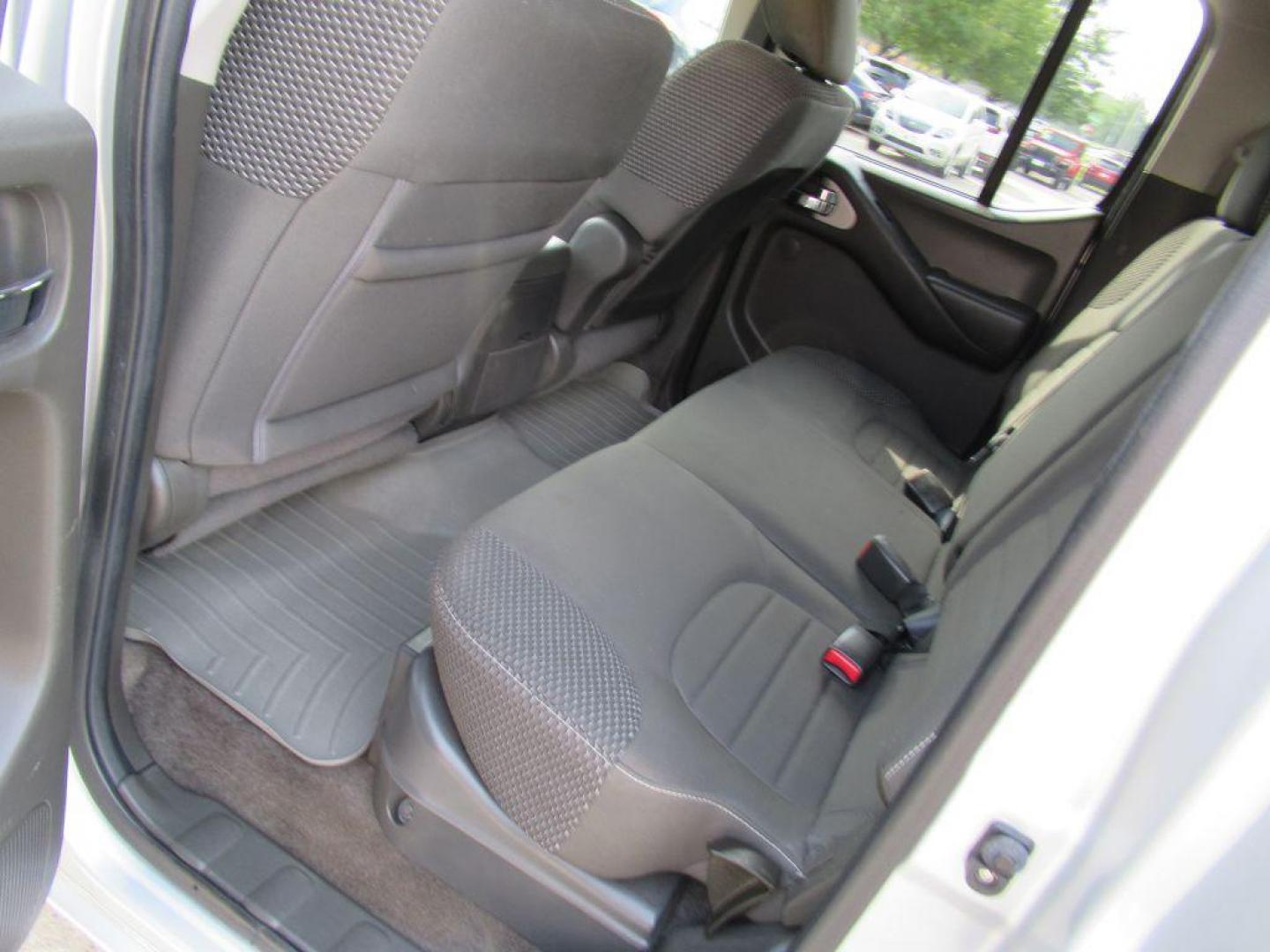 2018 GRAY NISSAN FRONTIER SV (1N6AD0EV4JN) with an 4.0L engine, Automatic transmission, located at 908 SE 14th Street, Des Moines, IA, 50317, (515) 281-0330, 41.580303, -93.597046 - Photo#15