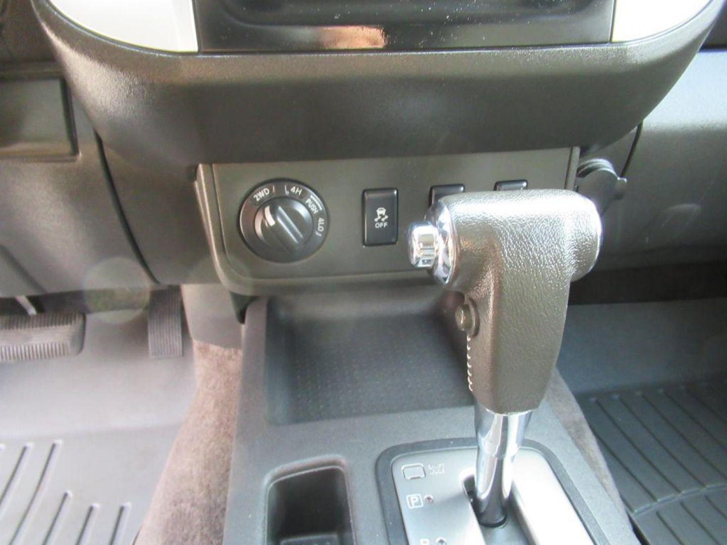 2018 GRAY NISSAN FRONTIER SV (1N6AD0EV4JN) with an 4.0L engine, Automatic transmission, located at 908 SE 14th Street, Des Moines, IA, 50317, (515) 281-0330, 41.580303, -93.597046 - Photo#20