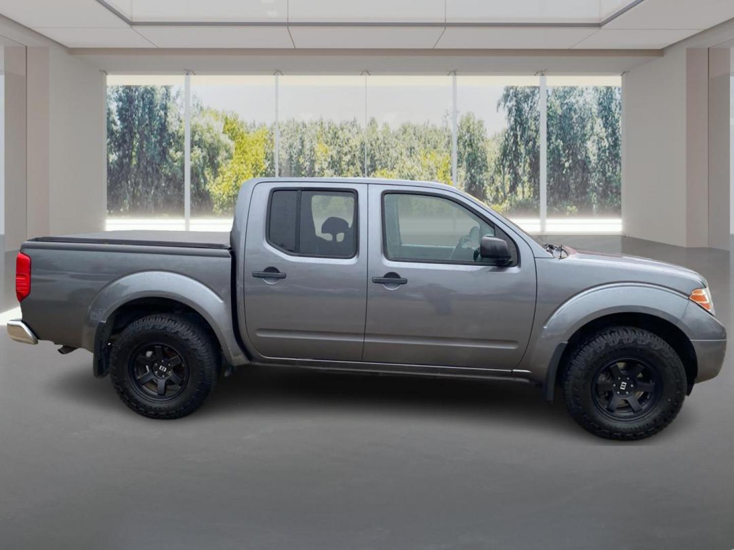 2018 GRAY NISSAN FRONTIER SV (1N6AD0EV4JN) with an 4.0L engine, Automatic transmission, located at 908 SE 14th Street, Des Moines, IA, 50317, (515) 281-0330, 41.580303, -93.597046 - Photo#1