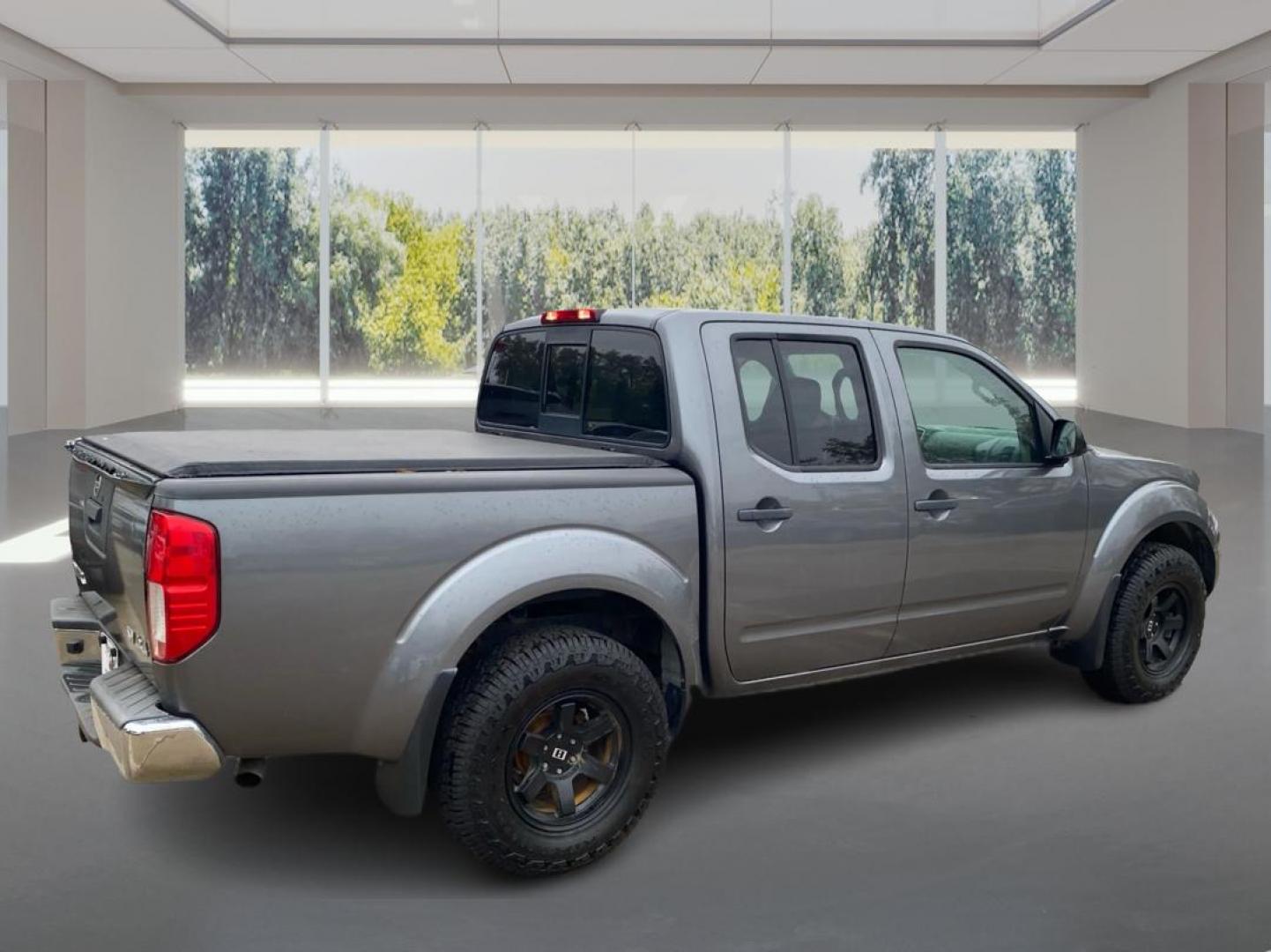 2018 GRAY NISSAN FRONTIER SV (1N6AD0EV4JN) with an 4.0L engine, Automatic transmission, located at 908 SE 14th Street, Des Moines, IA, 50317, (515) 281-0330, 41.580303, -93.597046 - Photo#2